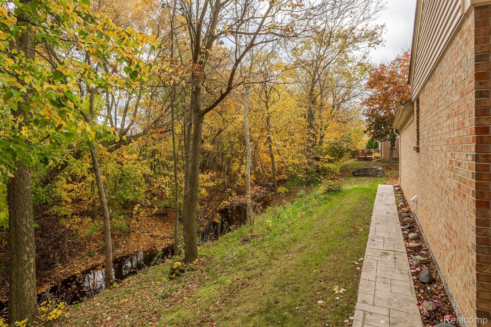 18849 MAPLE Circle N