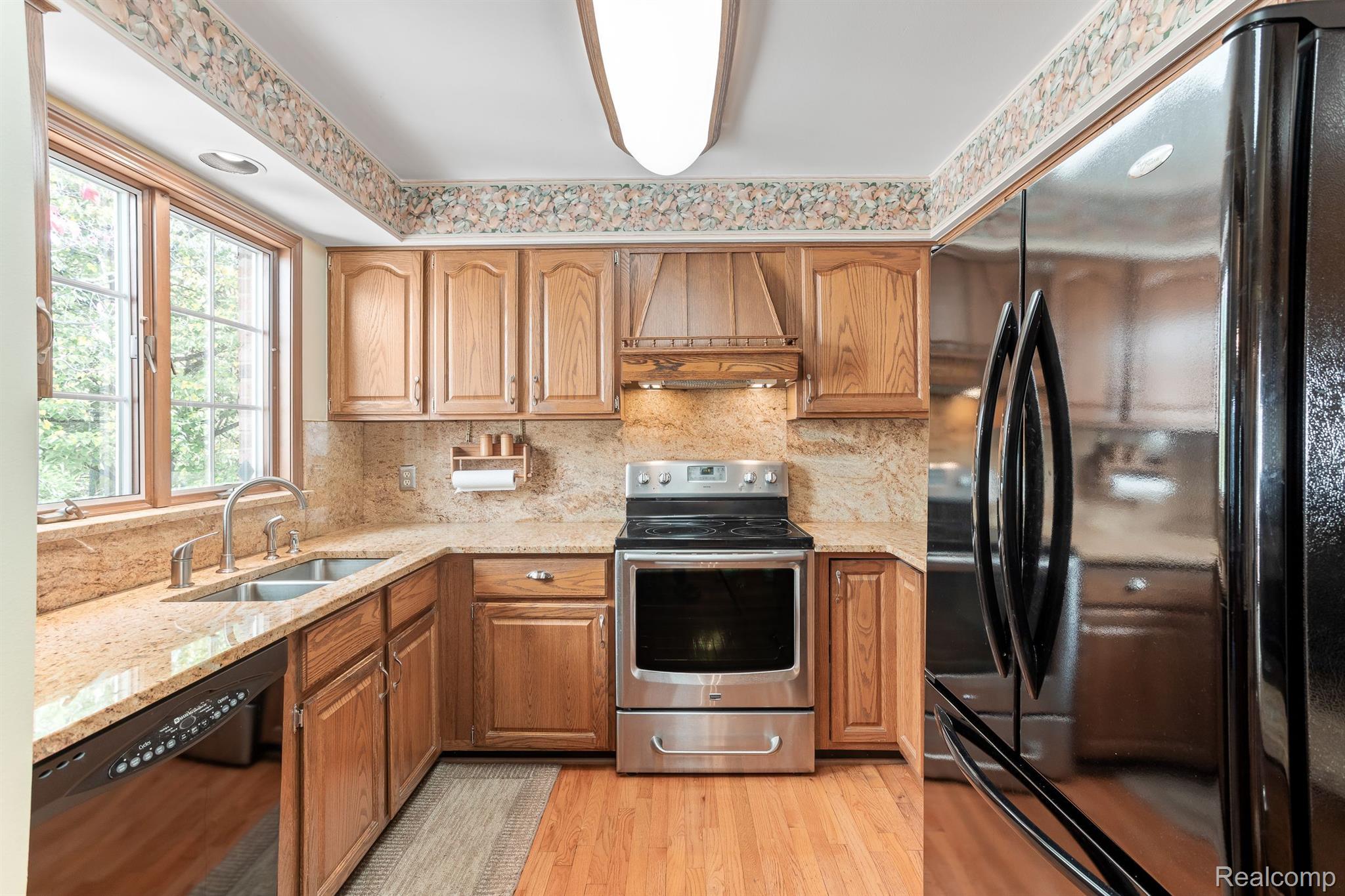 18849 MAPLE Circle N