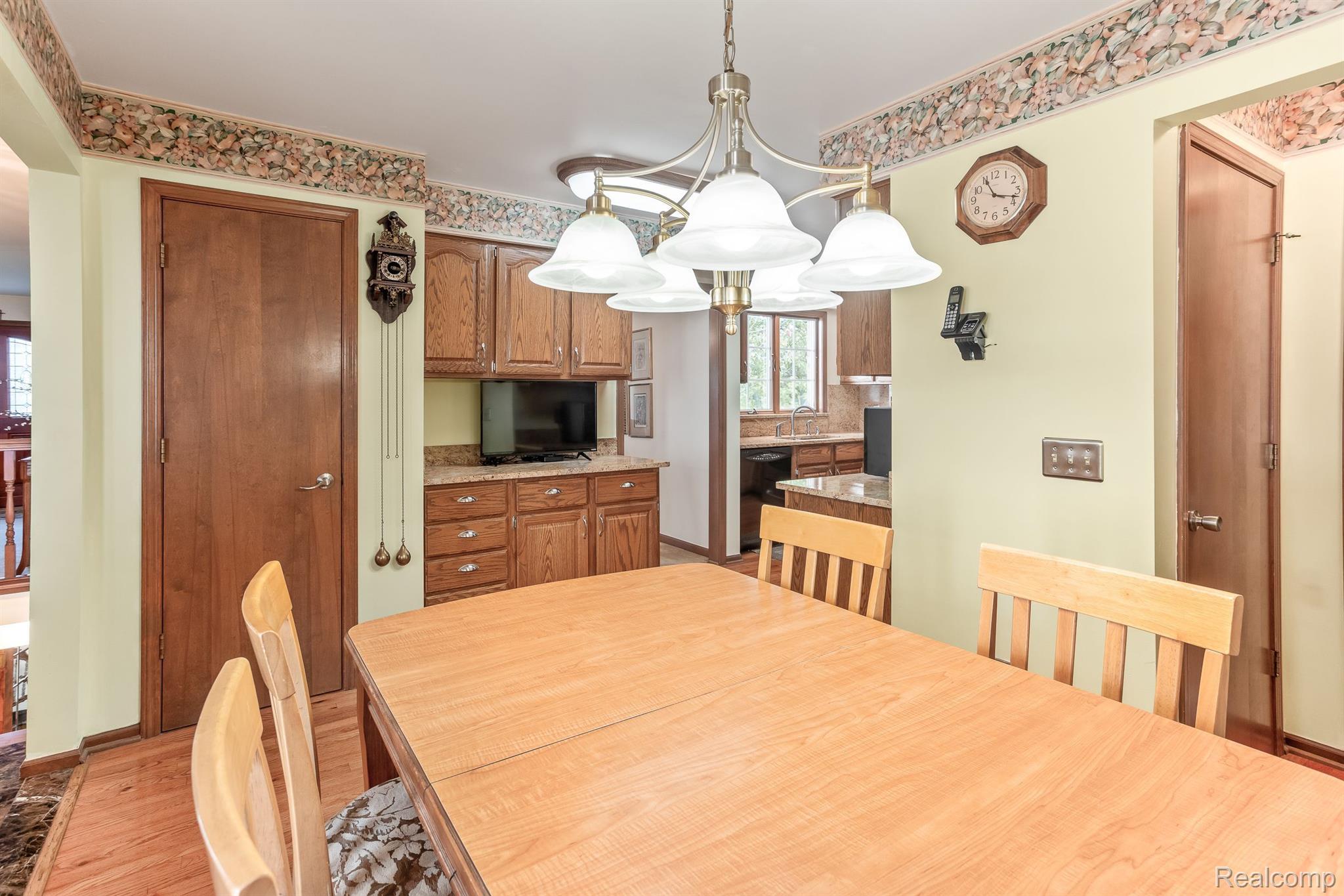 18849 MAPLE Circle N