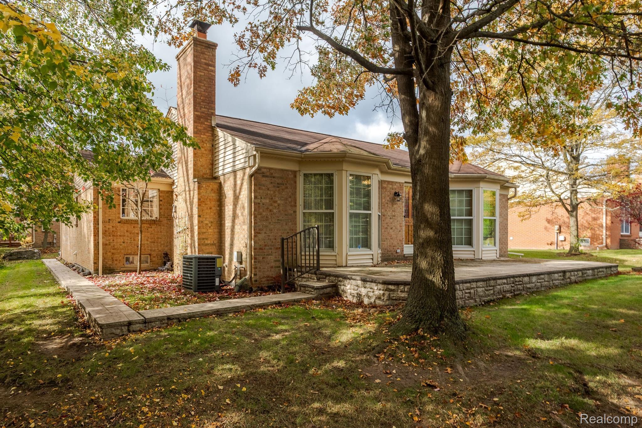 18849 MAPLE Circle N