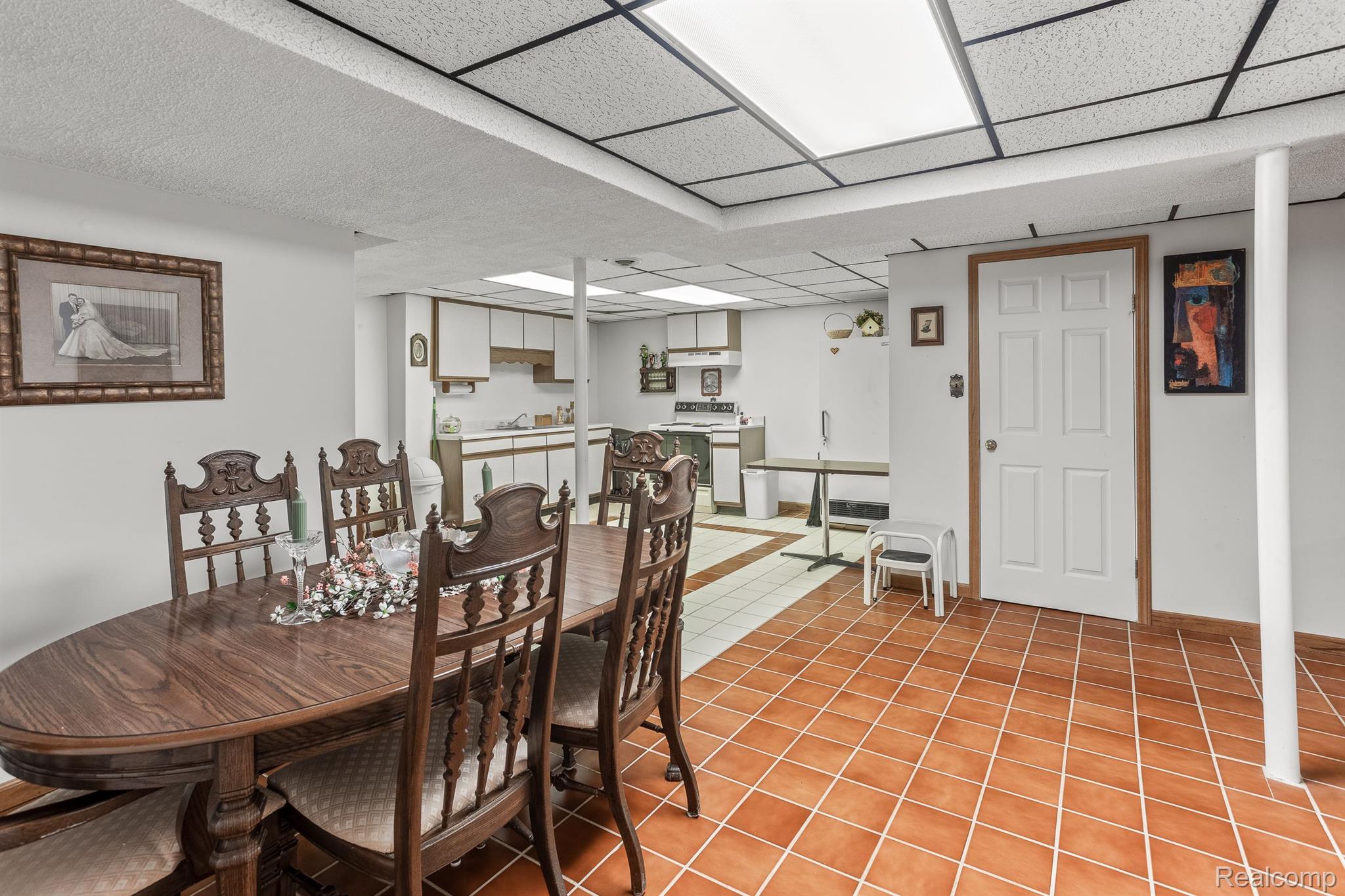 18849 MAPLE Circle N