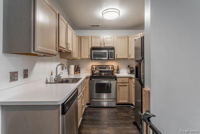 179 W KENILWORTH Avenue