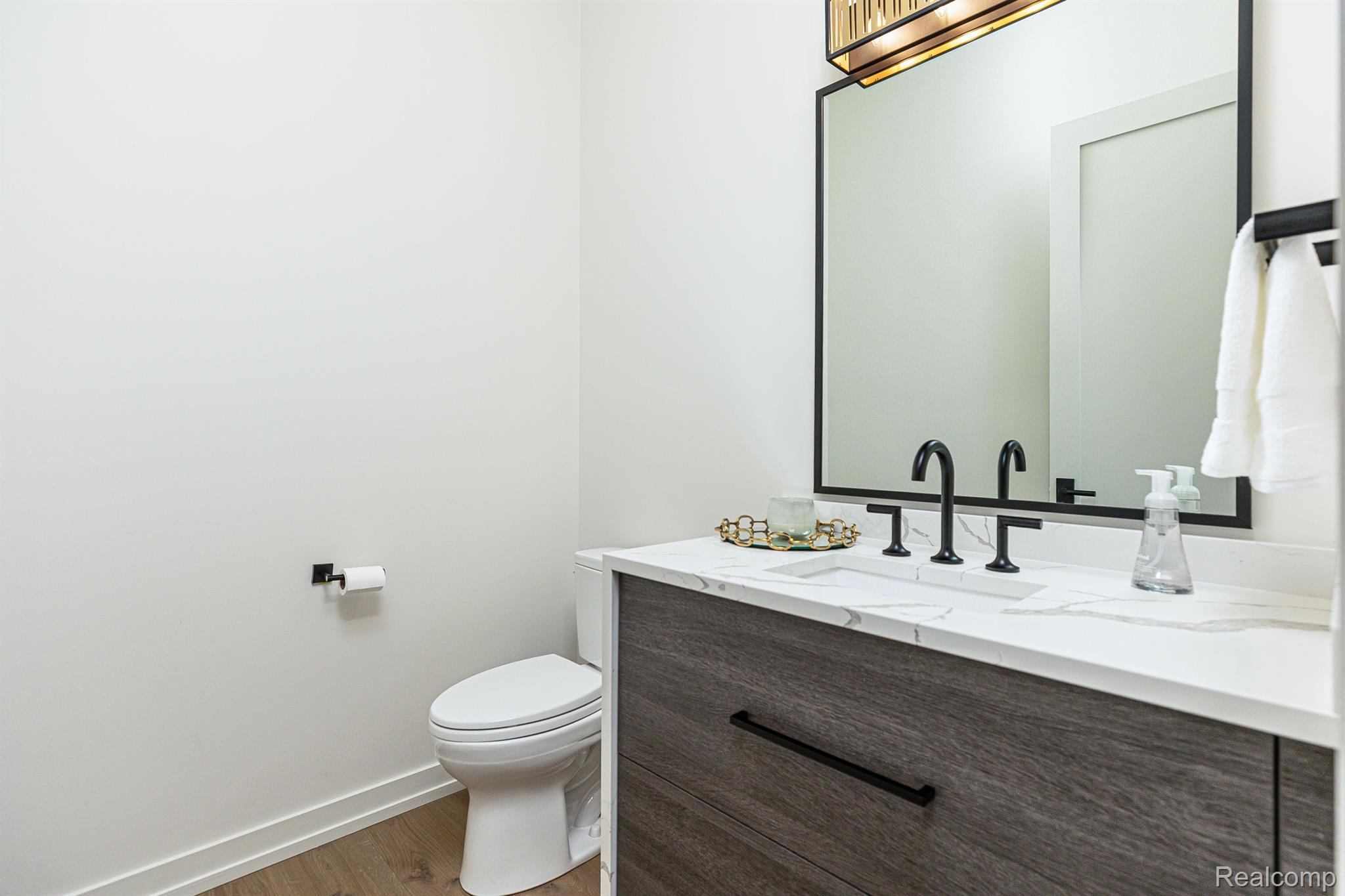 1202 LYONHURST Street