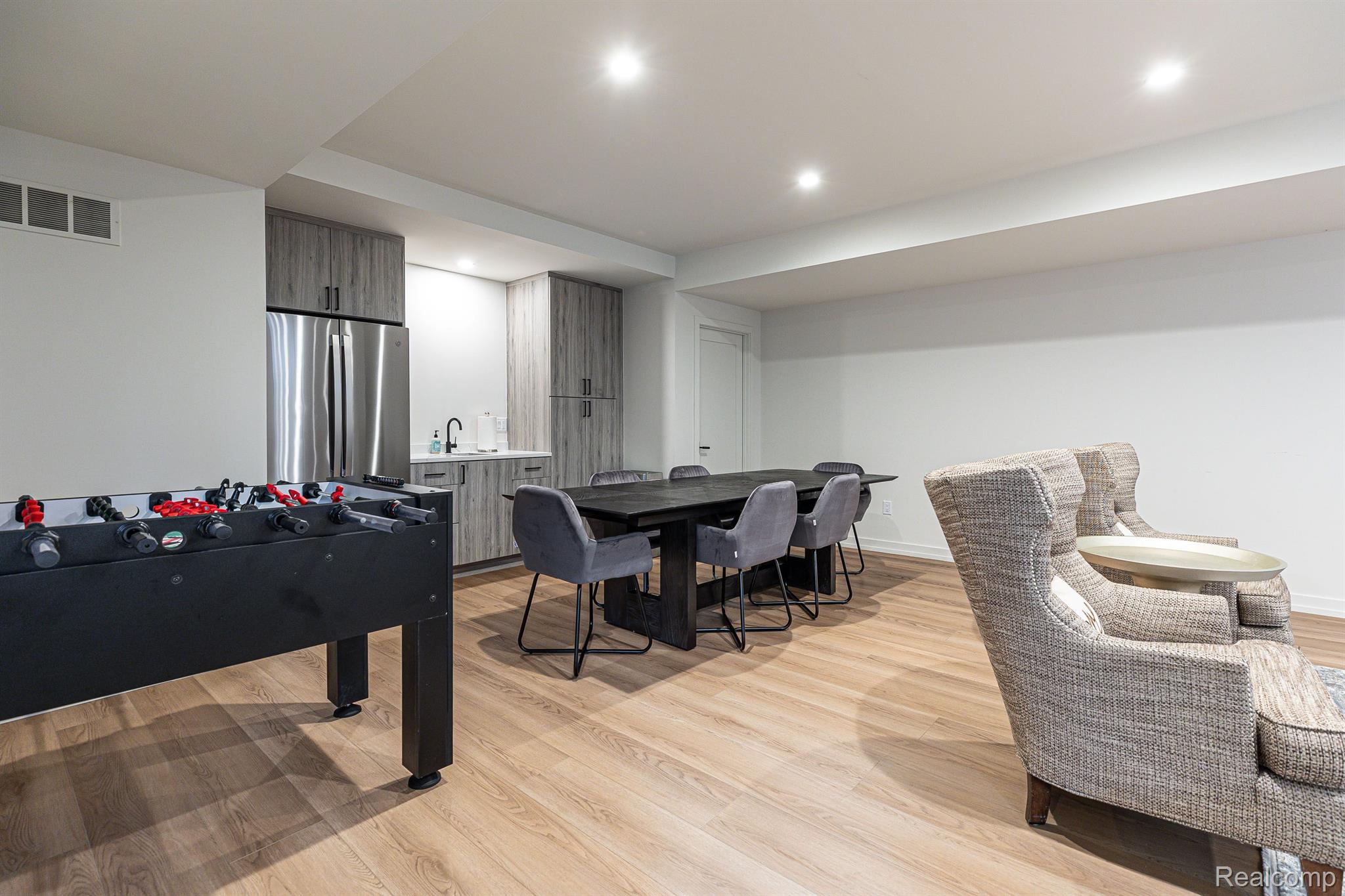 1202 LYONHURST Street