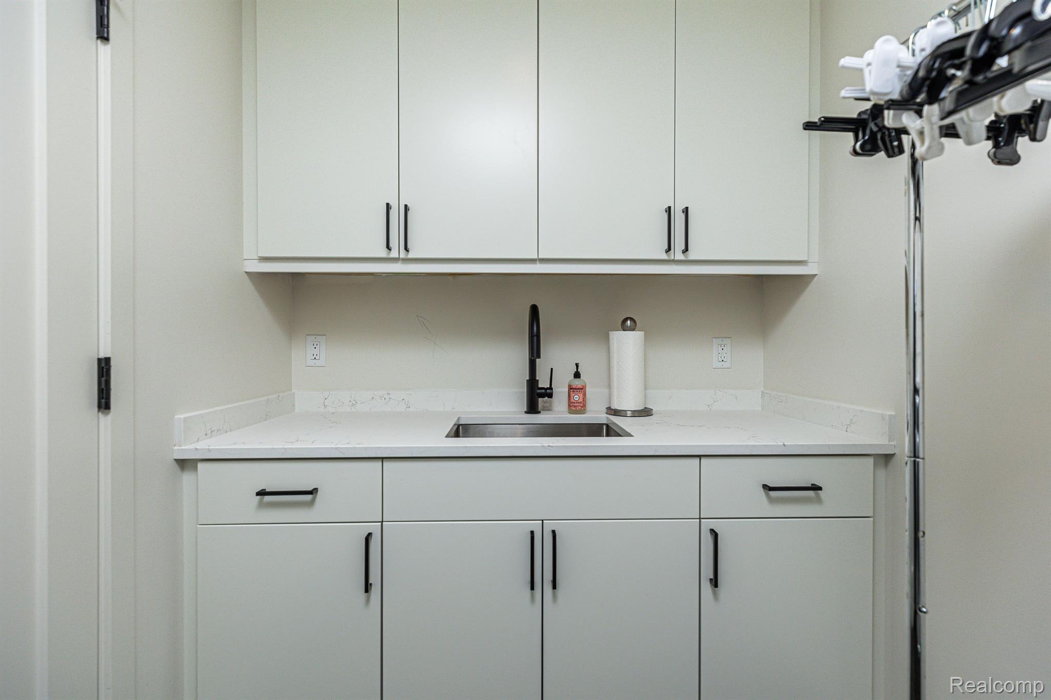 1202 LYONHURST Street