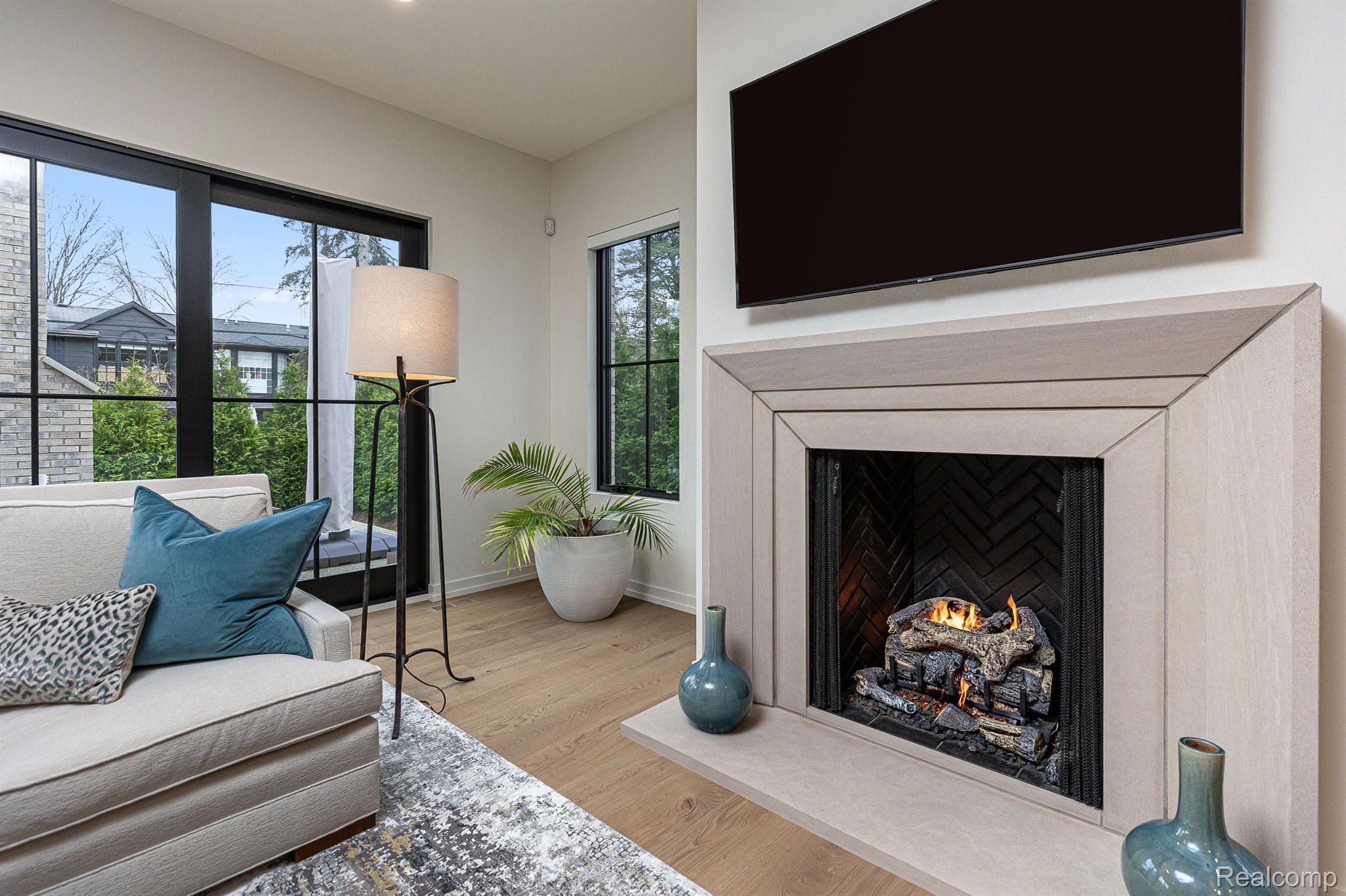 1202 LYONHURST Street