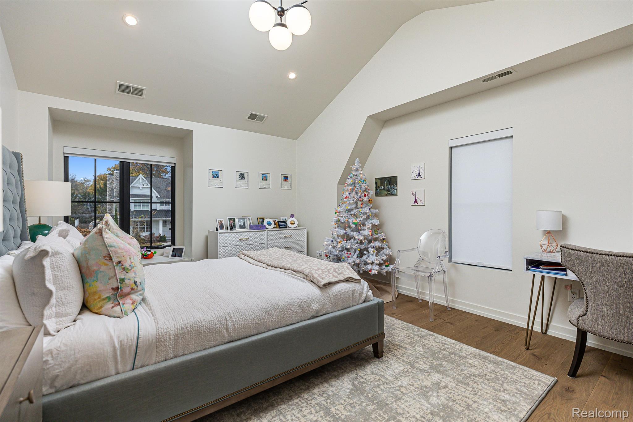 1202 LYONHURST Street