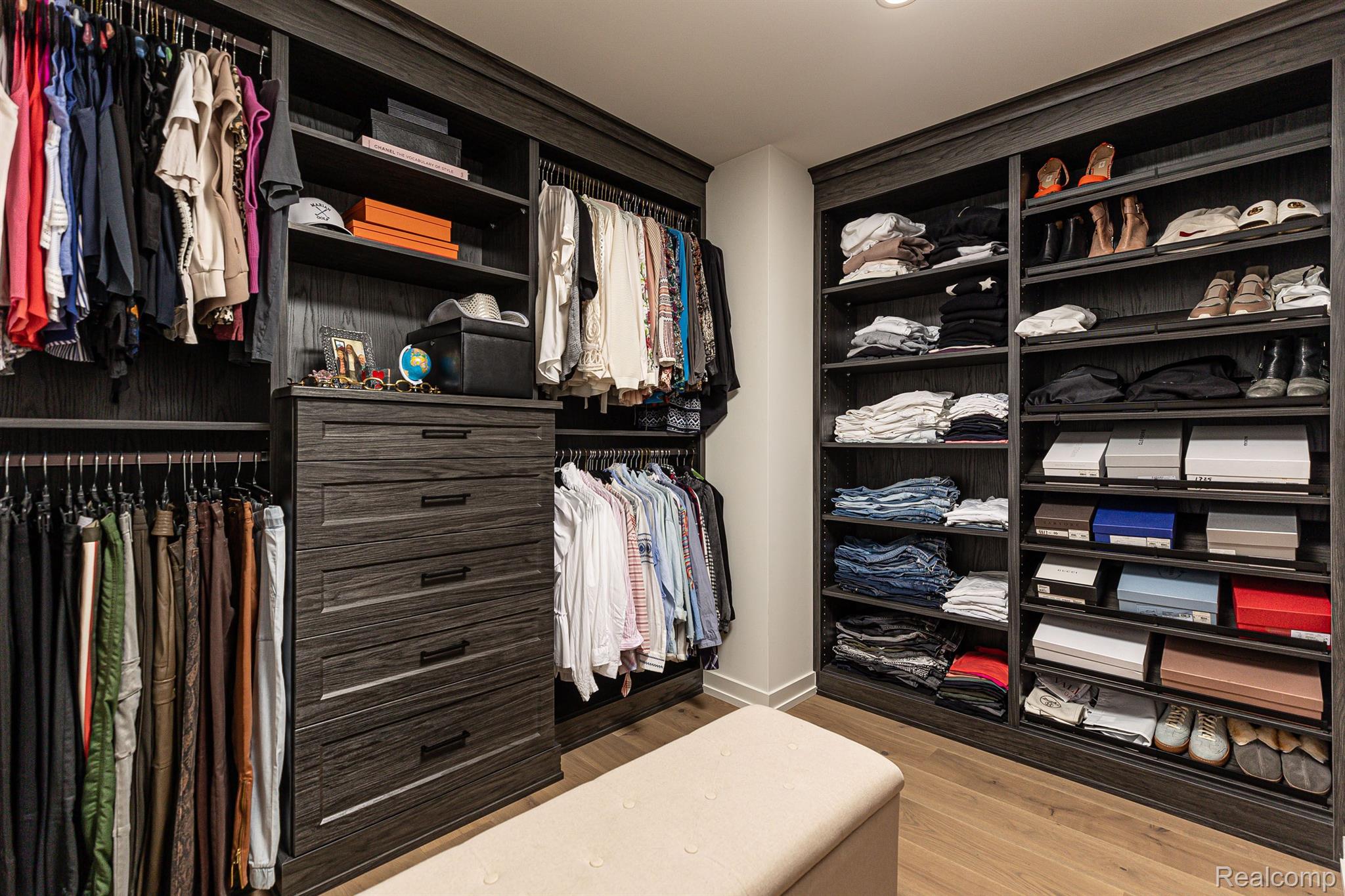 1202 LYONHURST Street