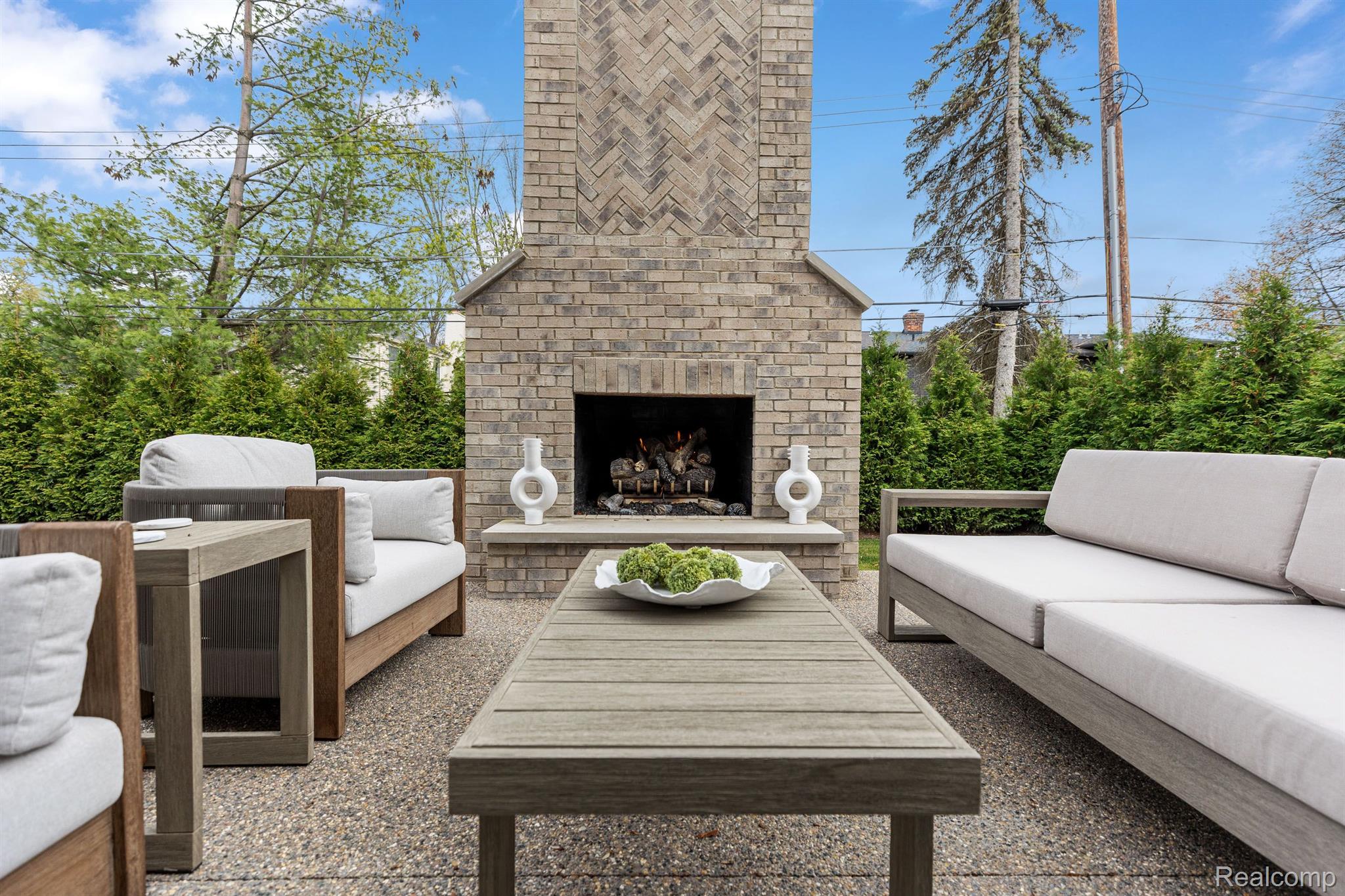 1202 LYONHURST Street