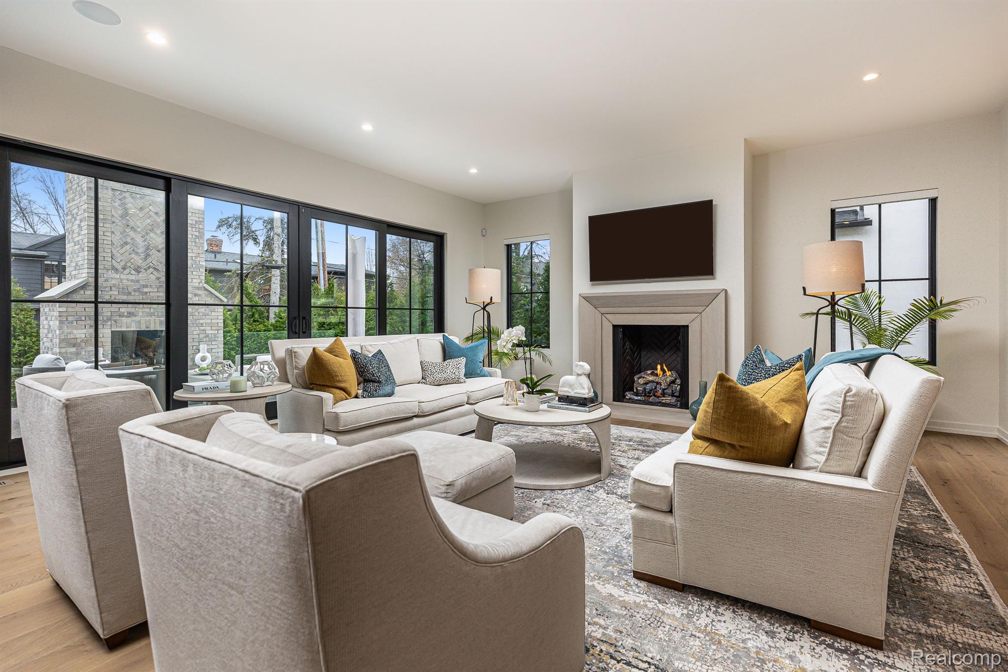 1202 LYONHURST Street