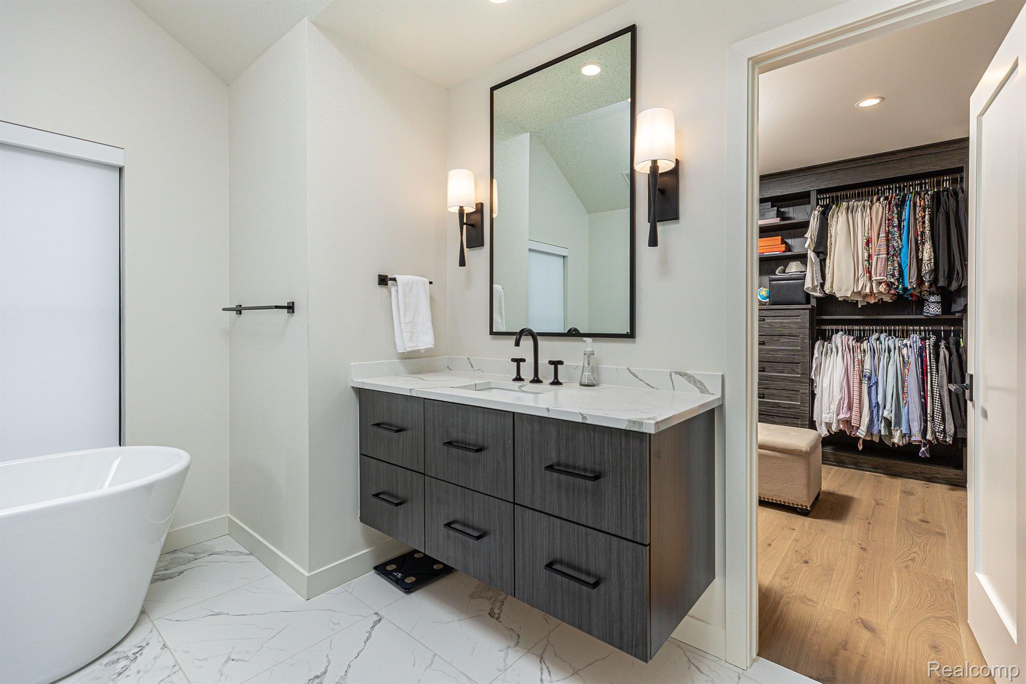 1202 LYONHURST Street