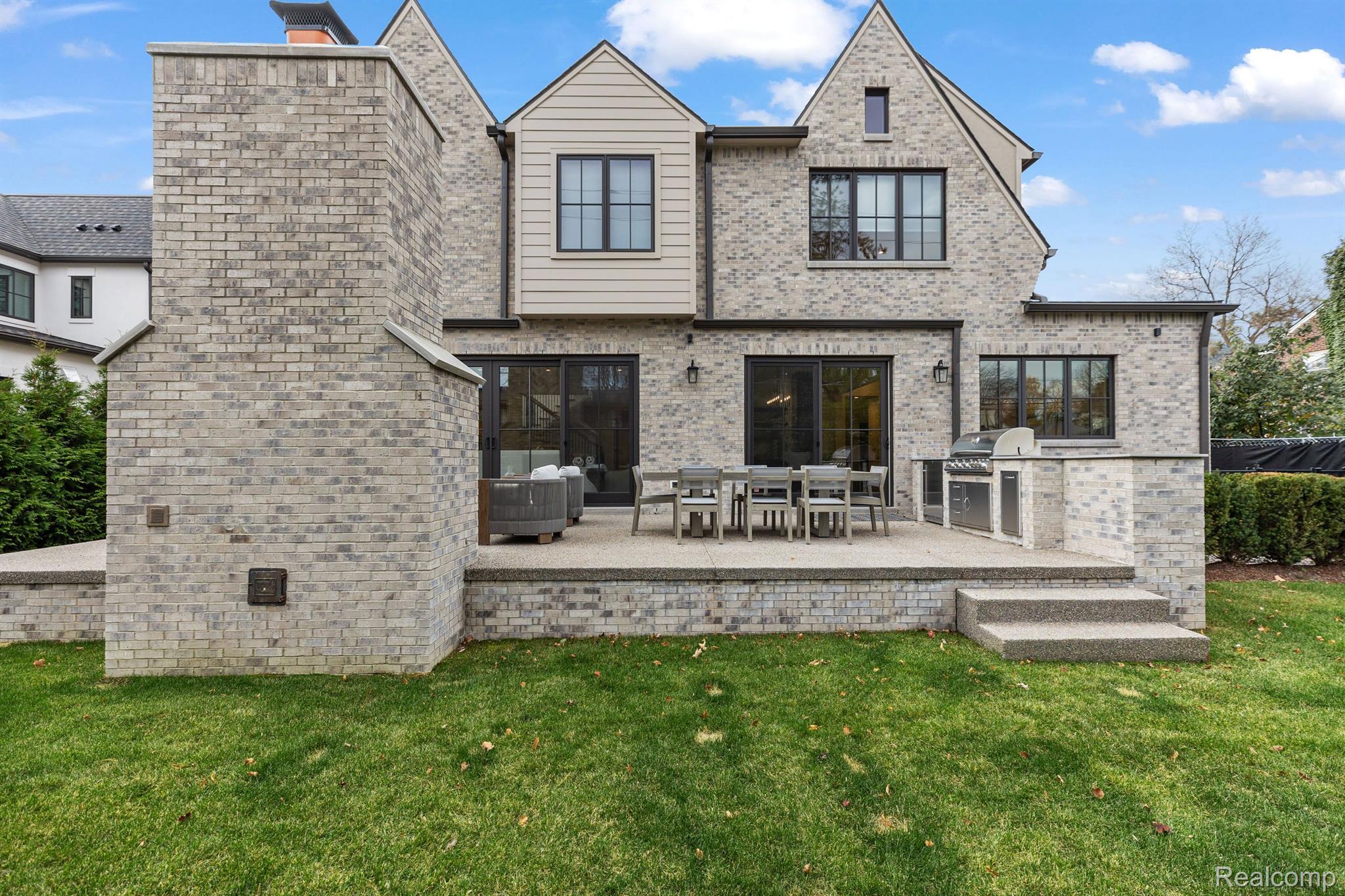 1202 LYONHURST Street