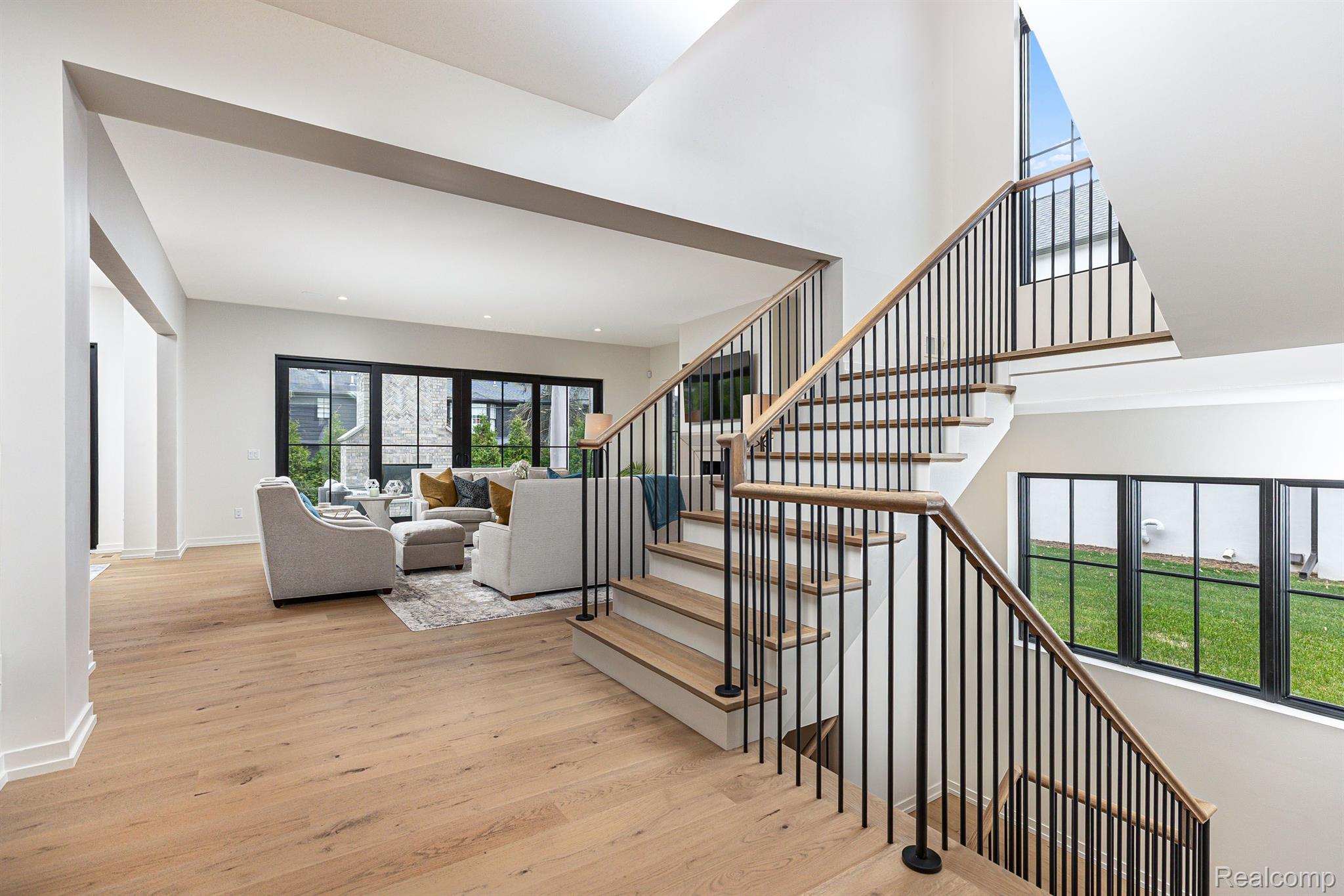 1202 LYONHURST Street