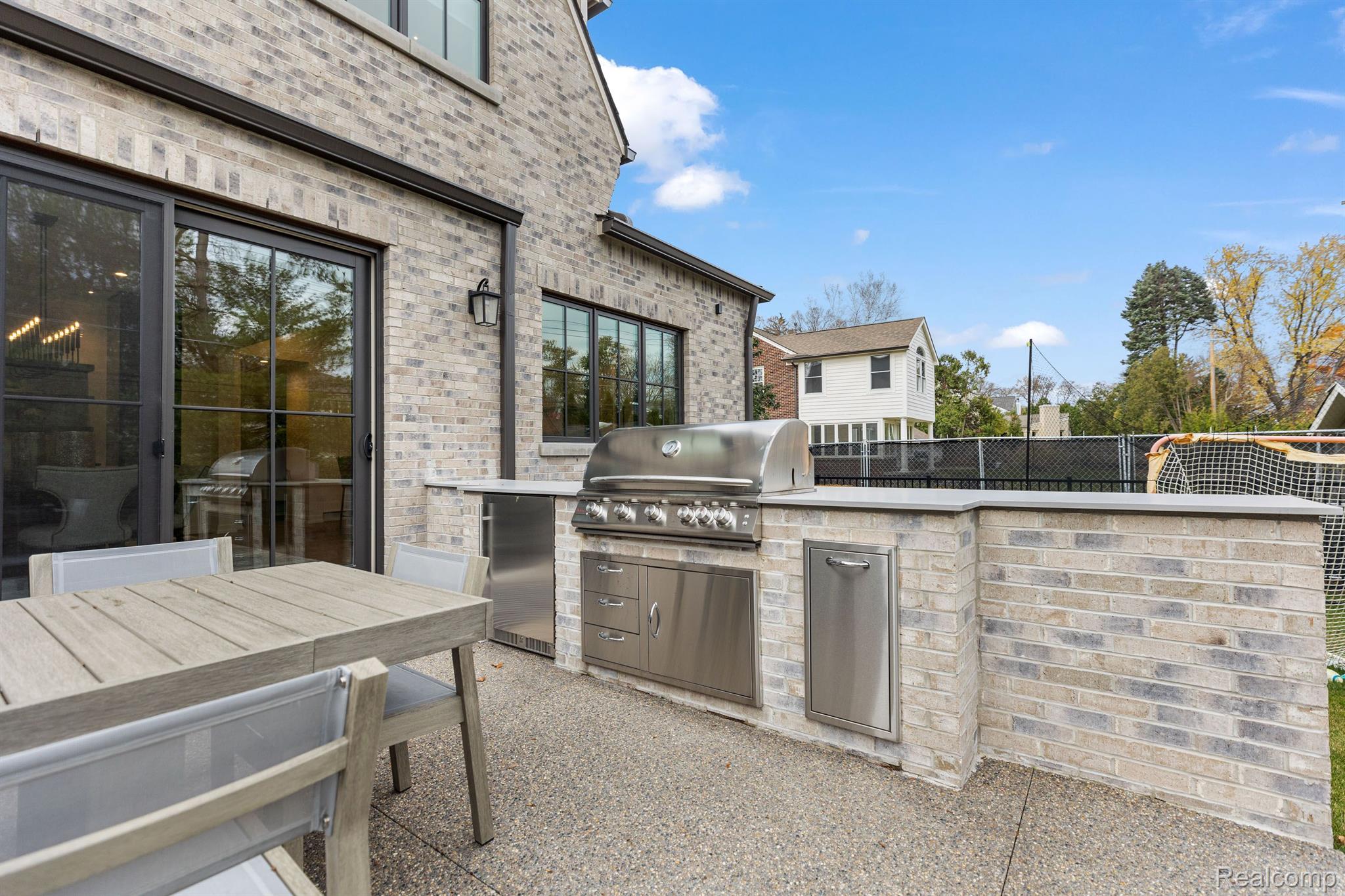 1202 LYONHURST Street