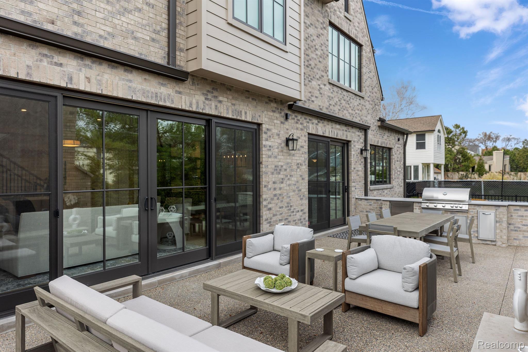 1202 LYONHURST Street