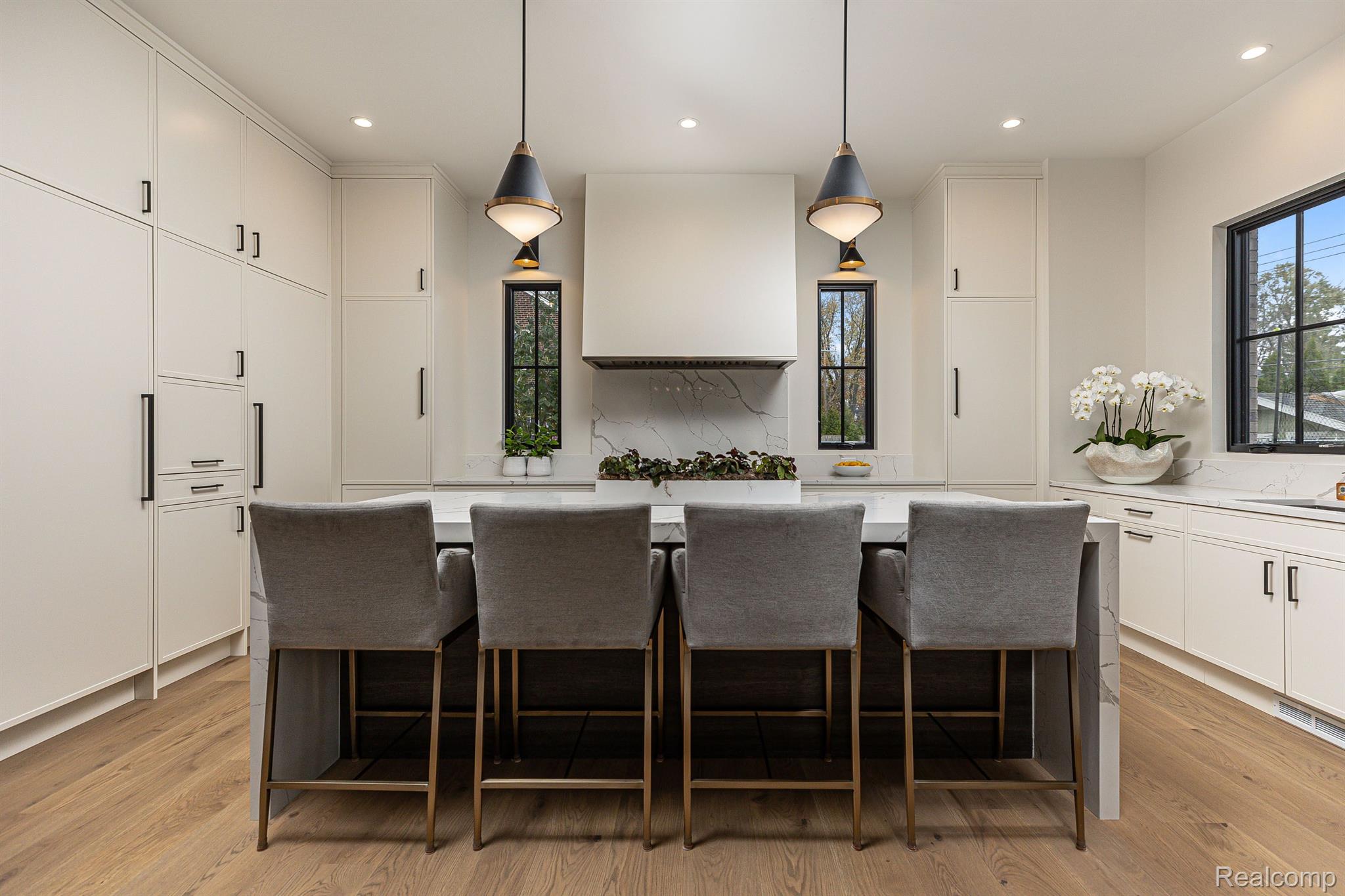 1202 LYONHURST Street