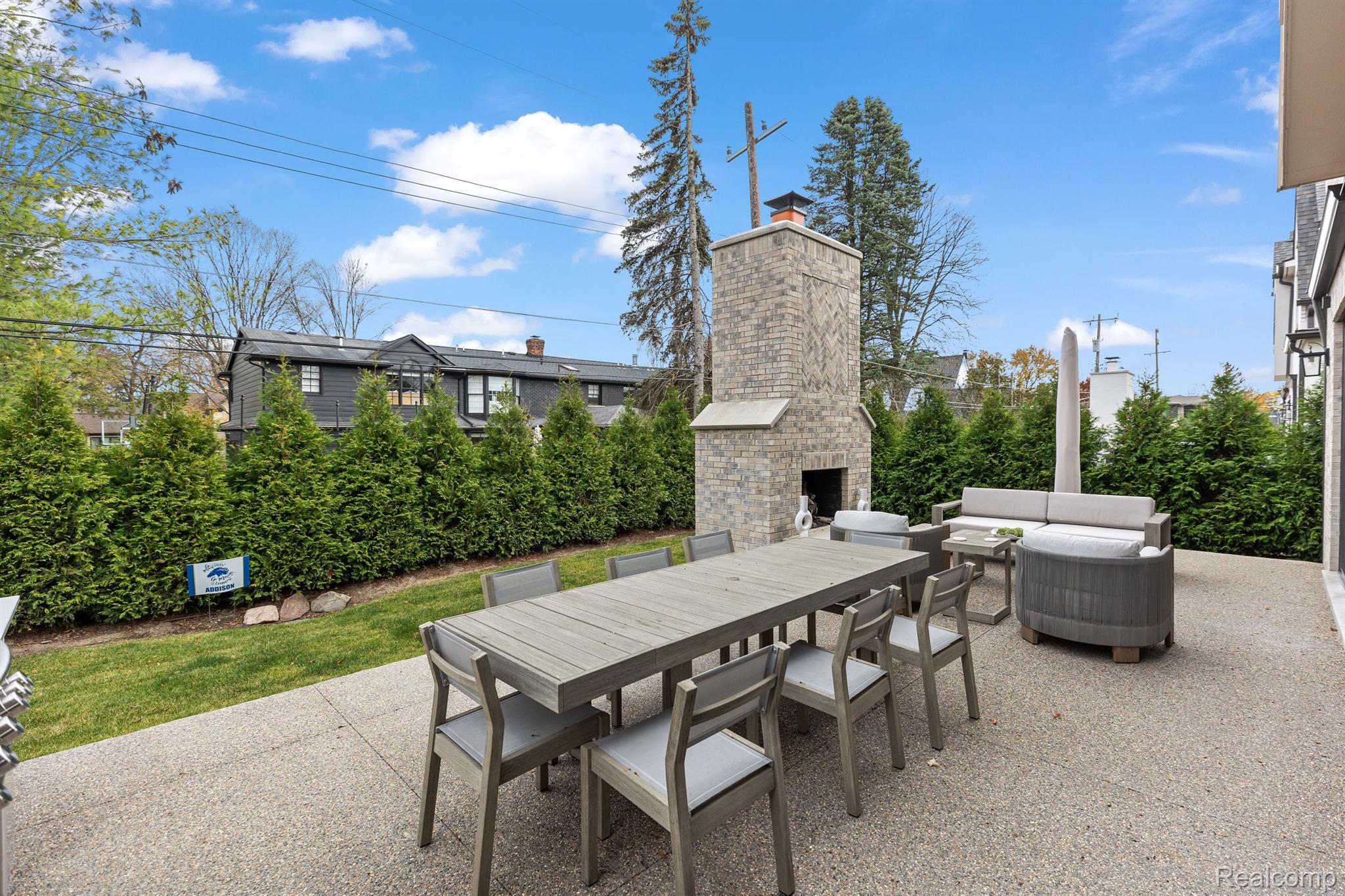 1202 LYONHURST Street