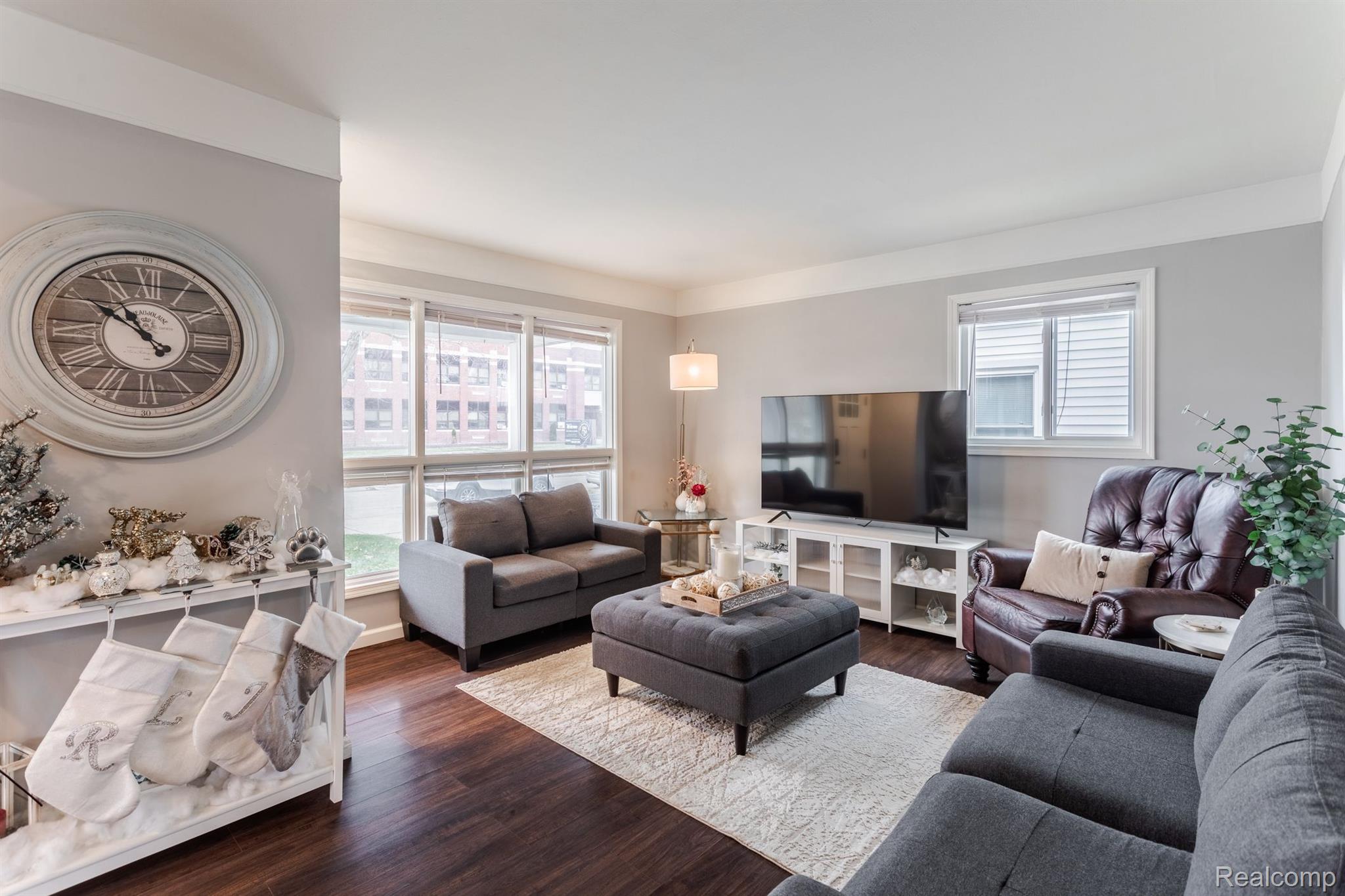 27312 HAMPDEN Street