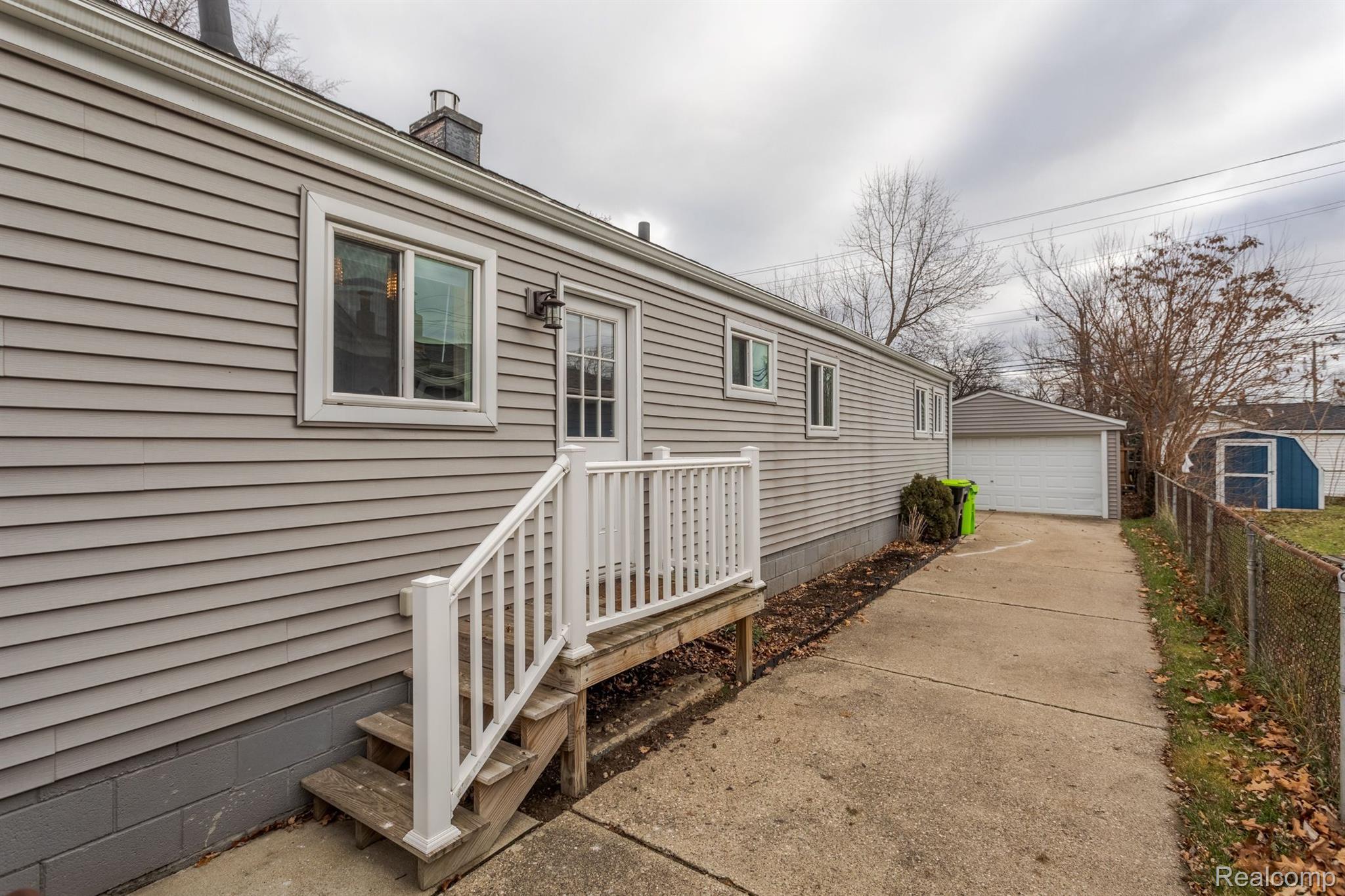 27312 HAMPDEN Street