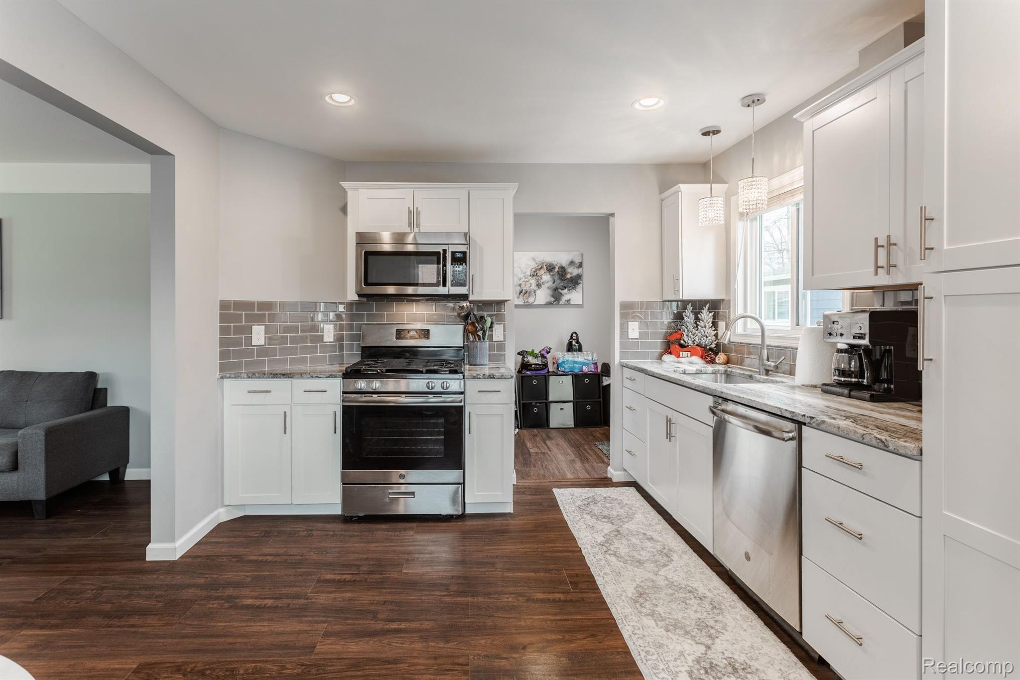 27312 HAMPDEN Street