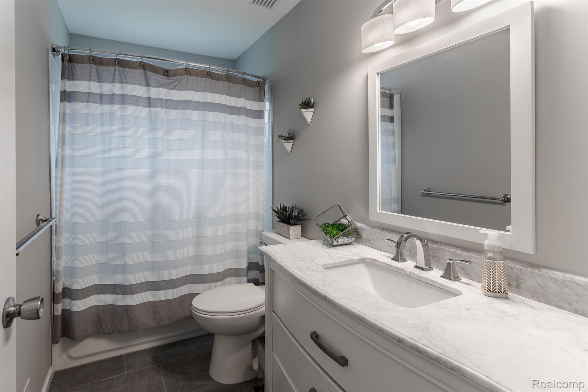 27312 HAMPDEN Street