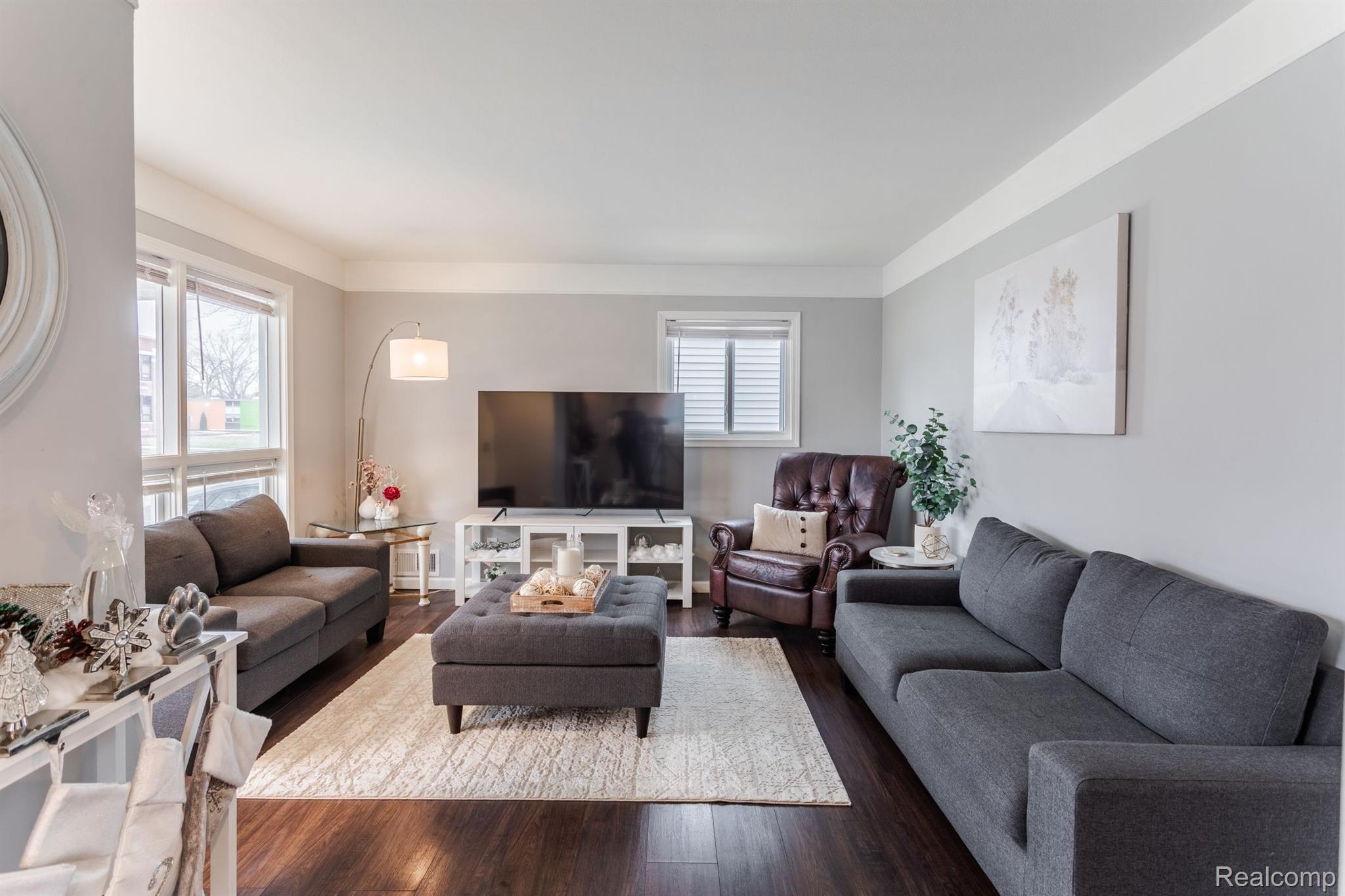 27312 HAMPDEN Street