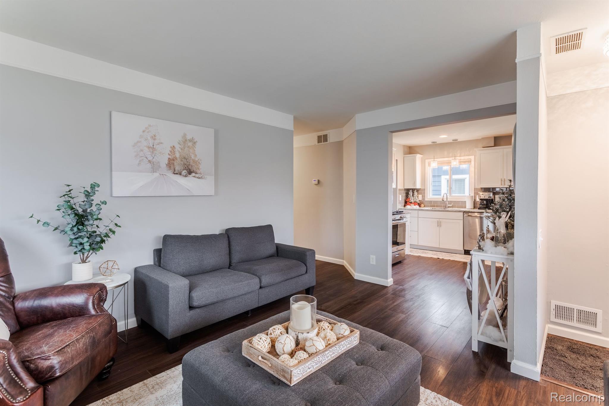 27312 HAMPDEN Street