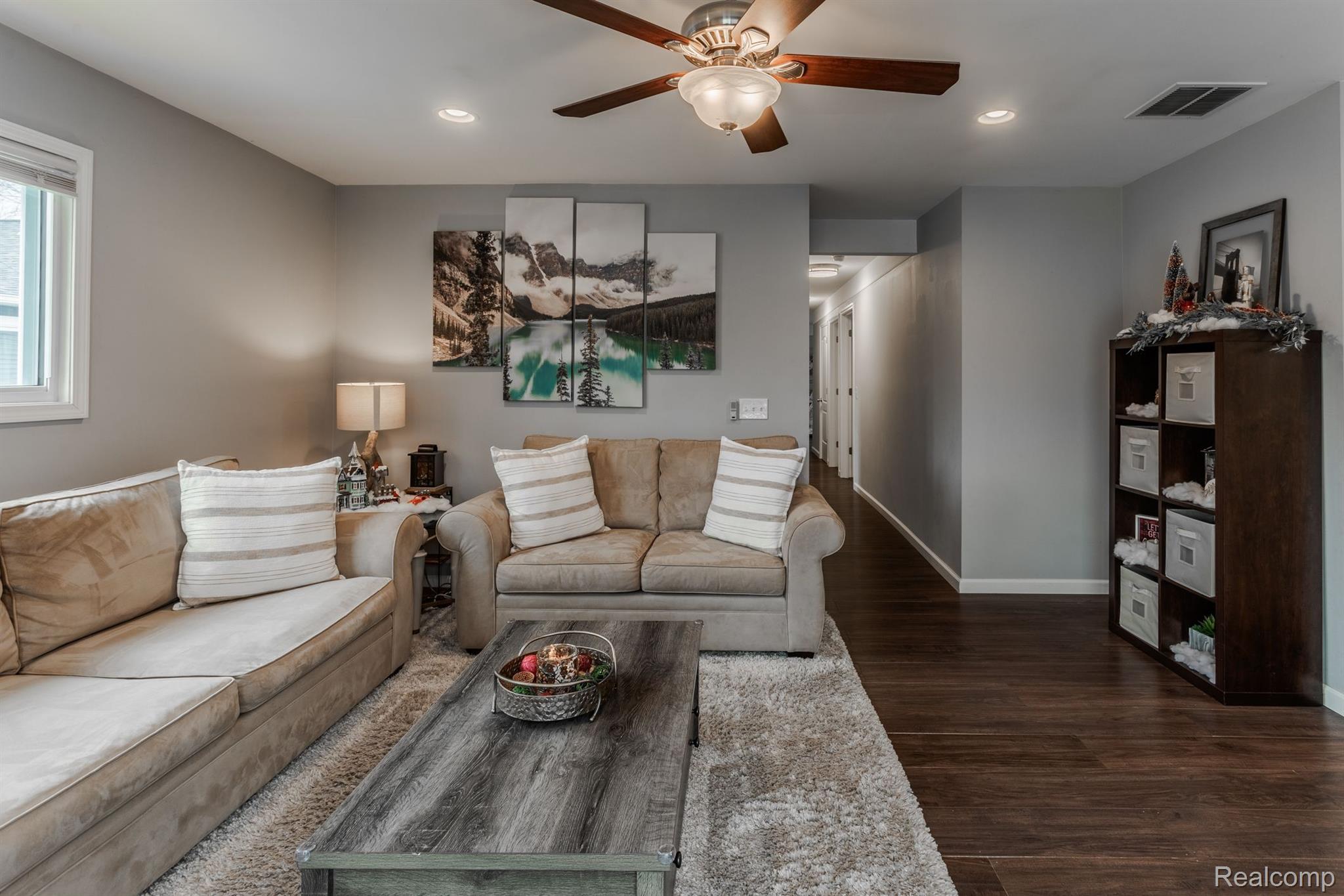 27312 HAMPDEN Street