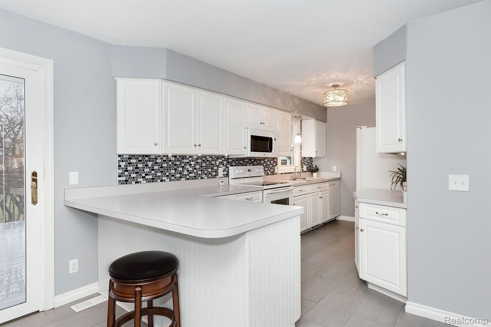 10255 BASSETT Street