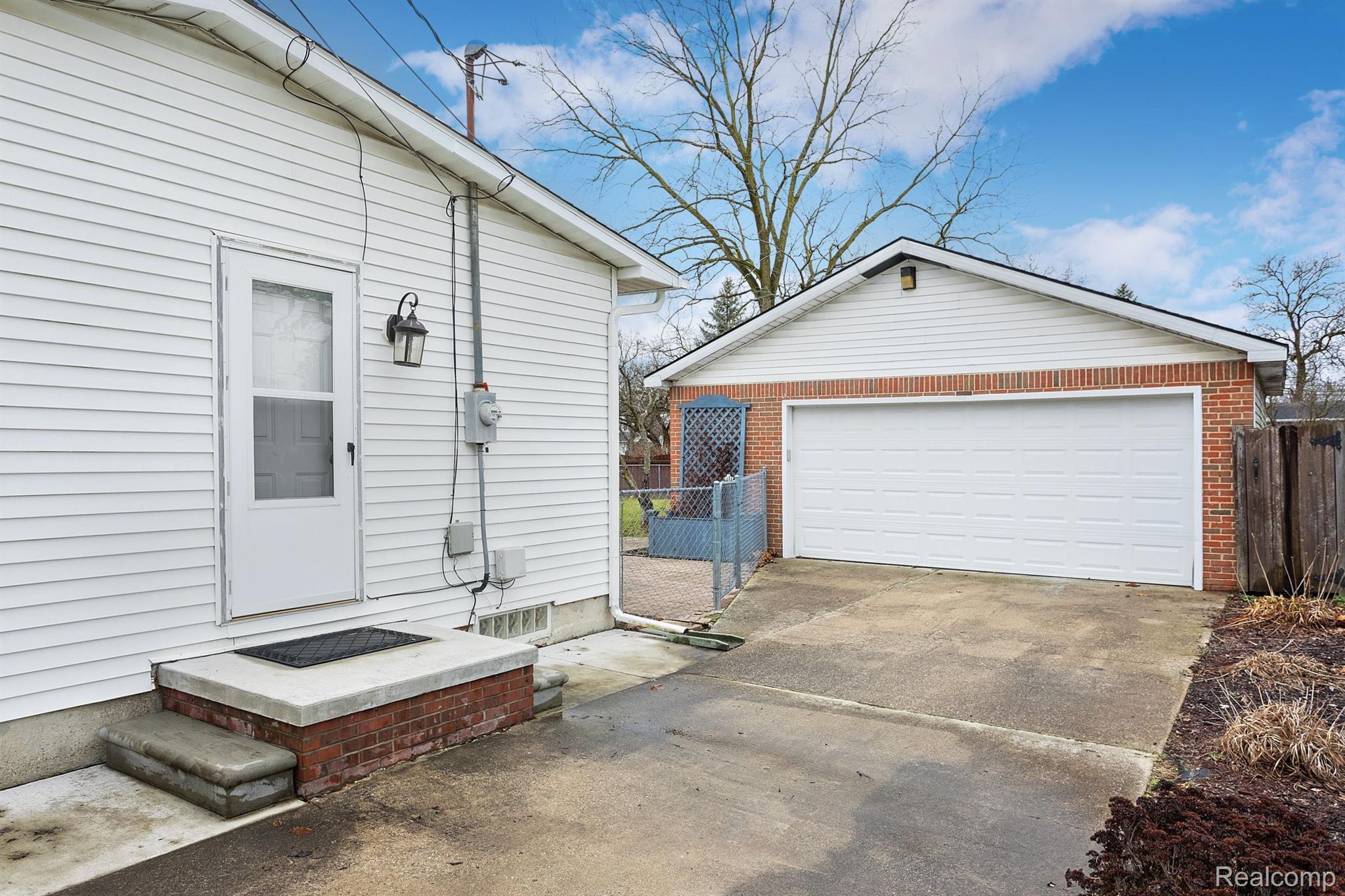 10255 BASSETT Street