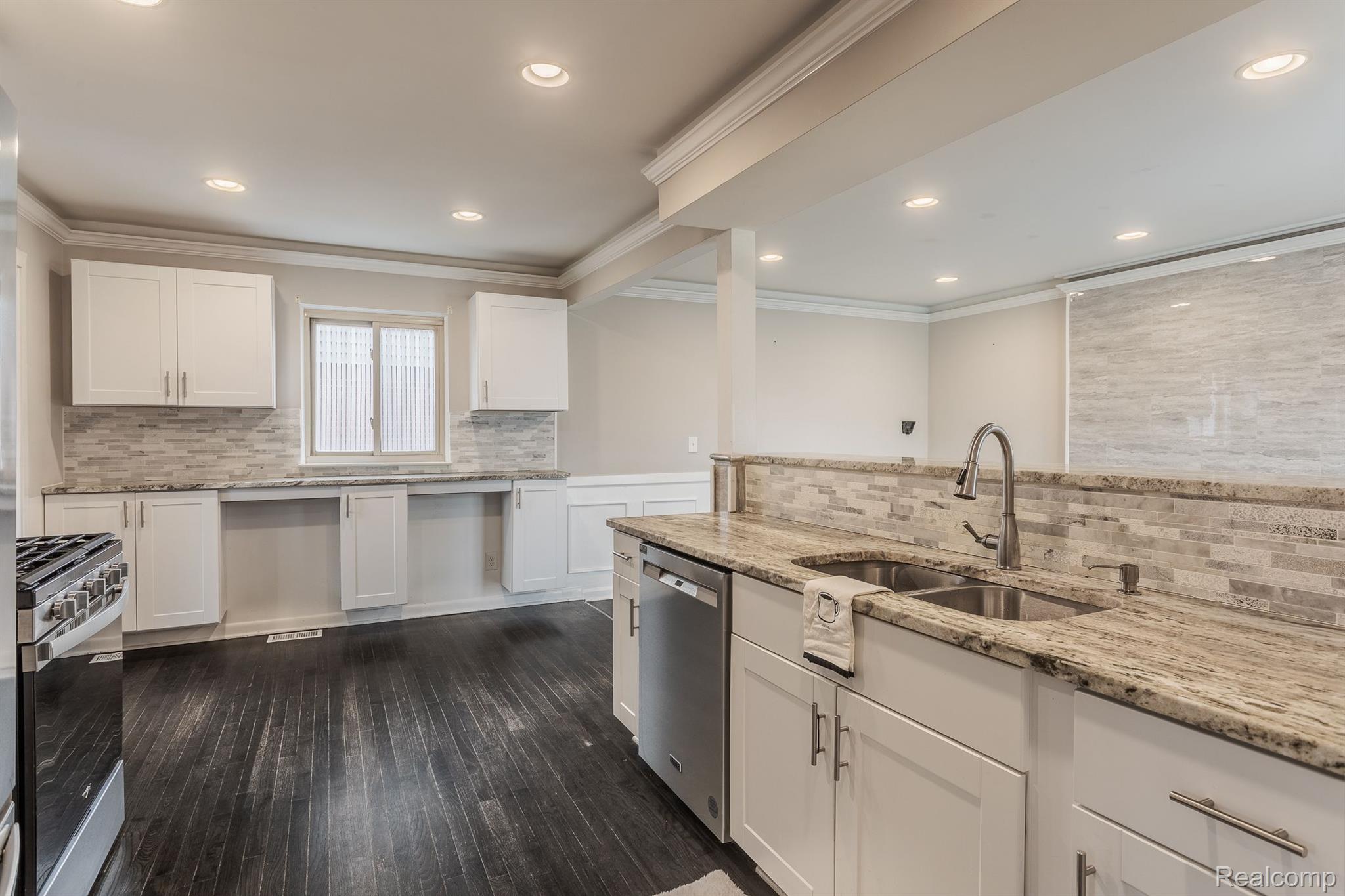 11928 SORRENTO Boulevard