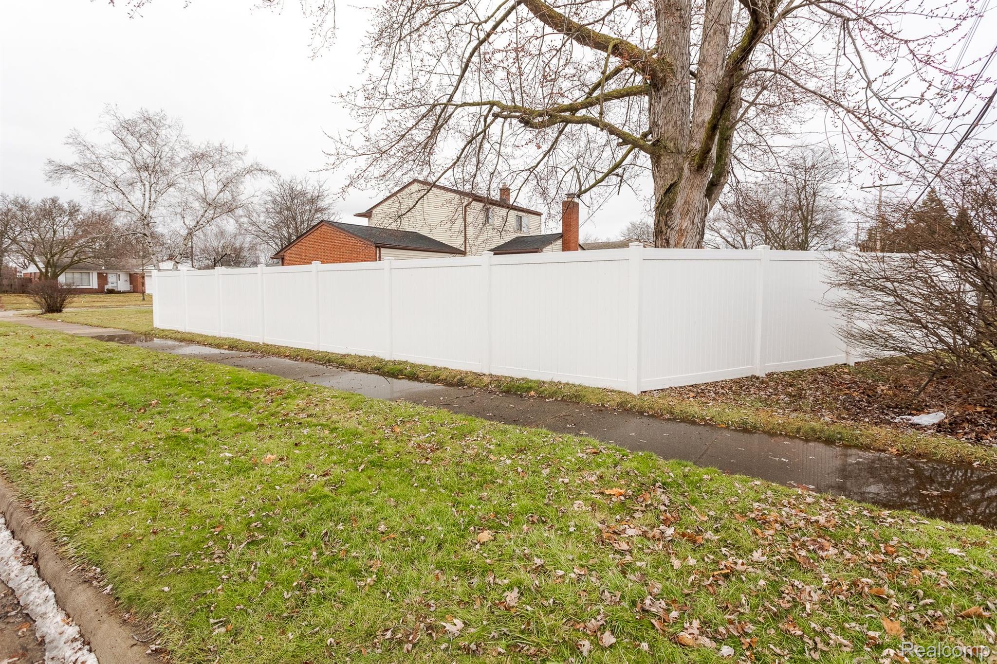 11928 SORRENTO Boulevard