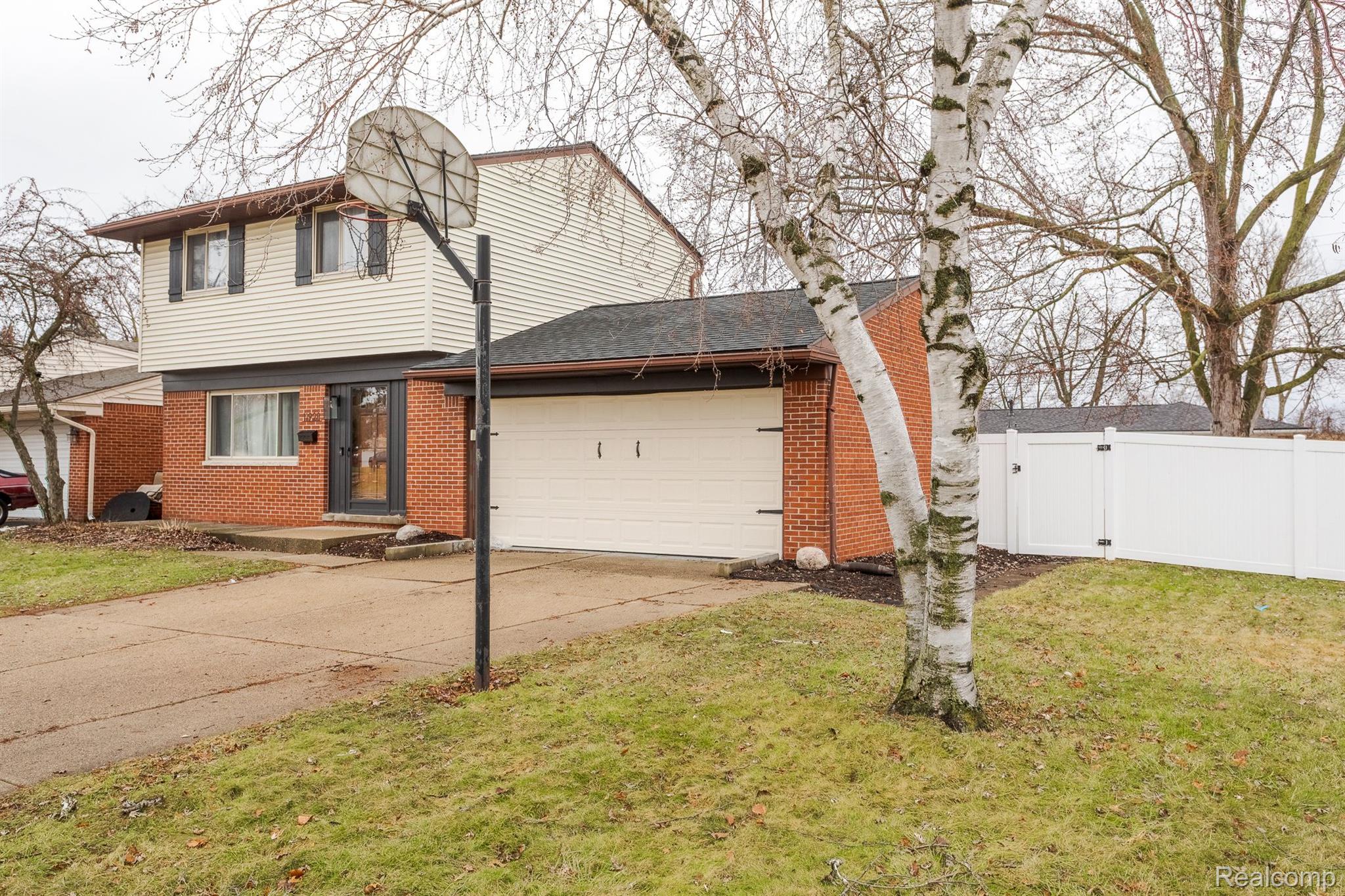 11928 SORRENTO Boulevard