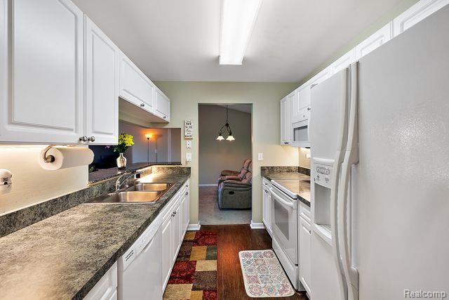 3553 OAKMONTE Boulevard