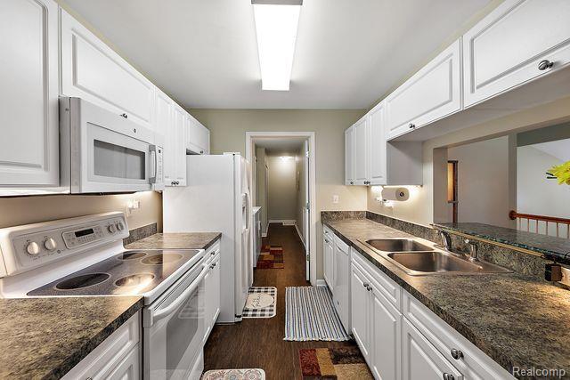 3553 OAKMONTE Boulevard