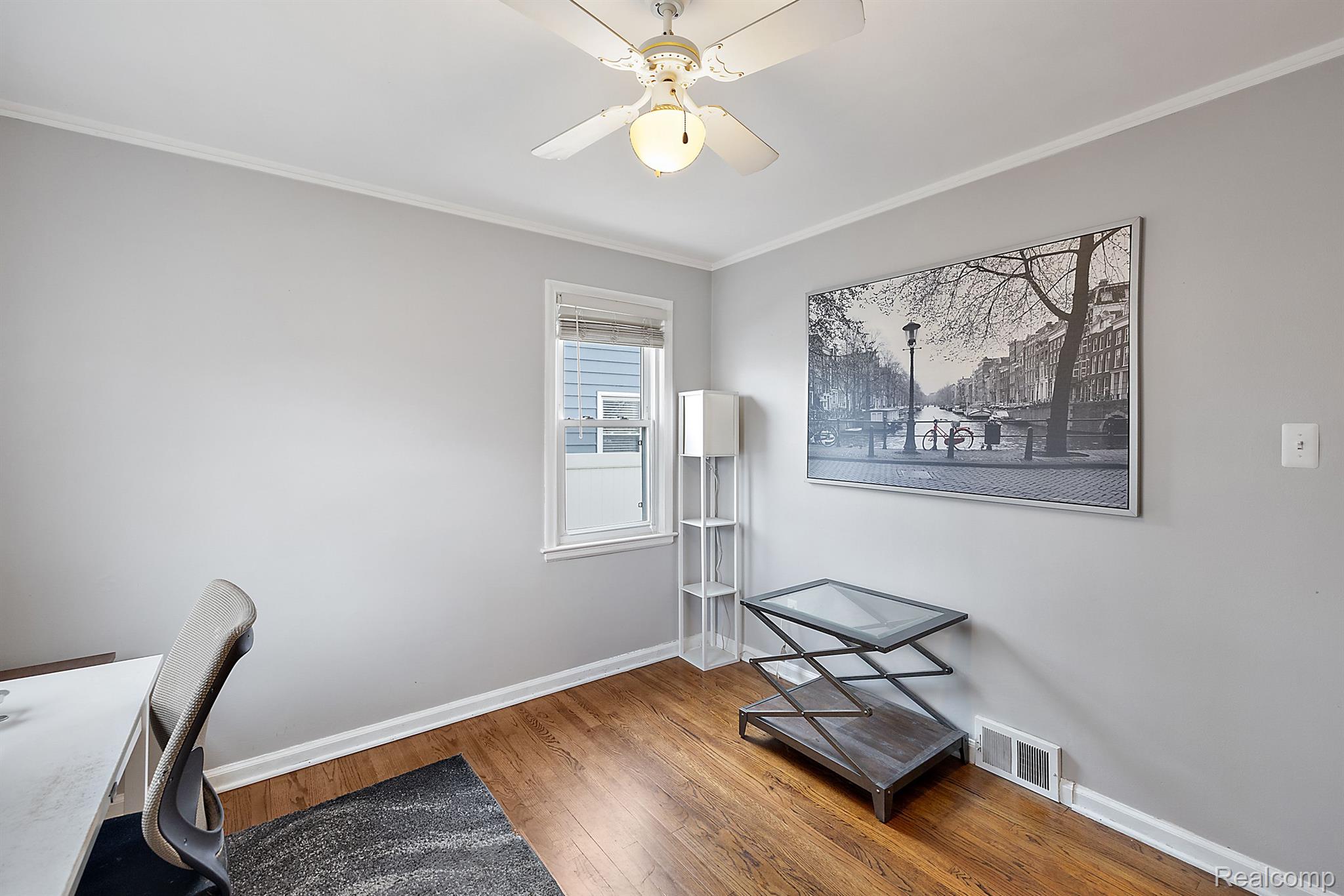 1909 BROCKTON Avenue