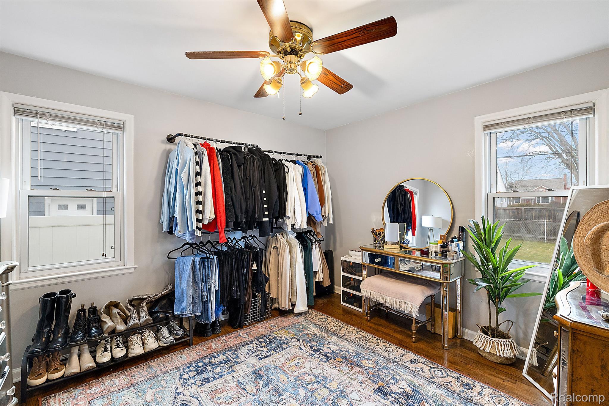 1909 BROCKTON Avenue