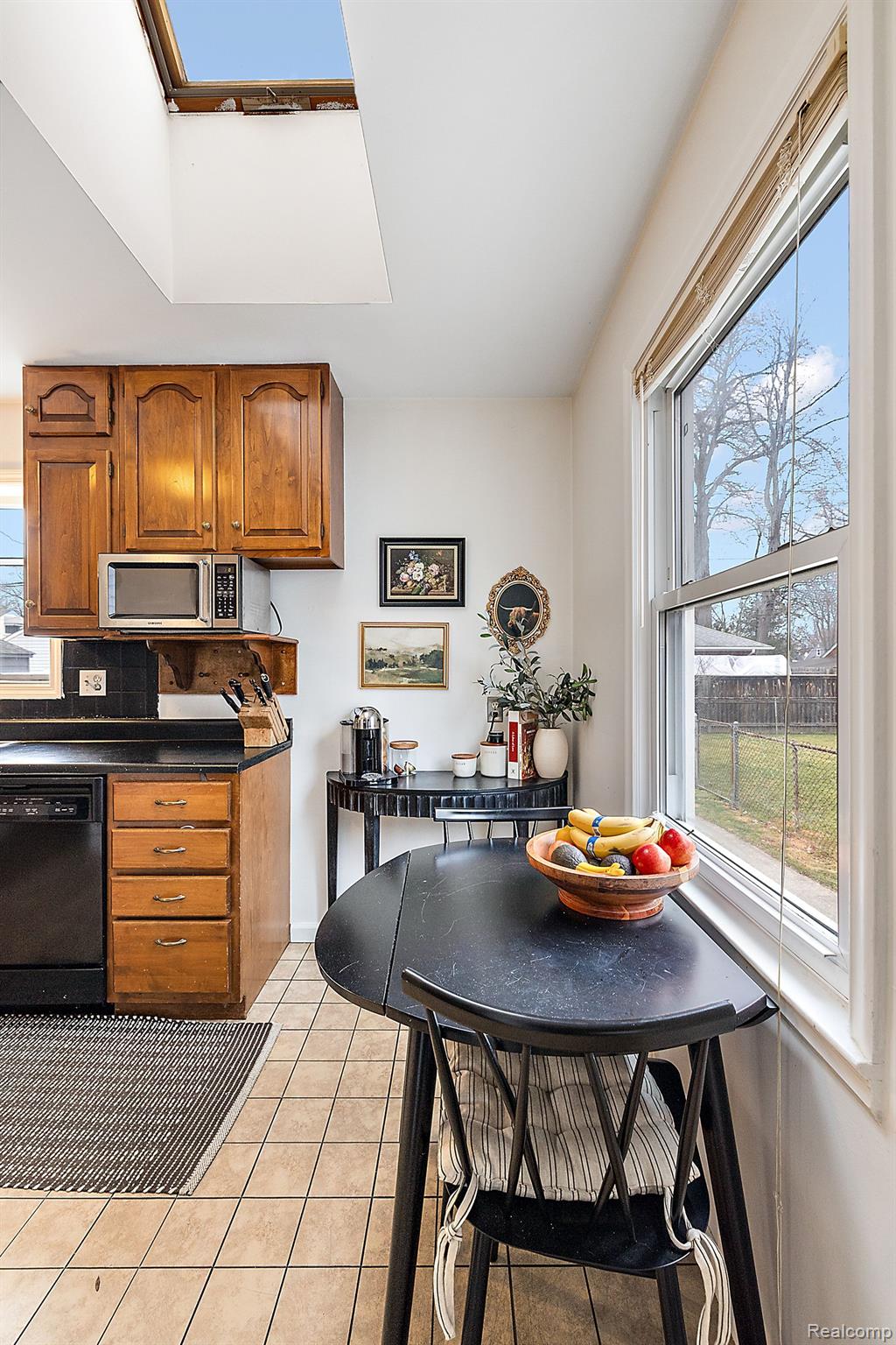 1909 BROCKTON Avenue