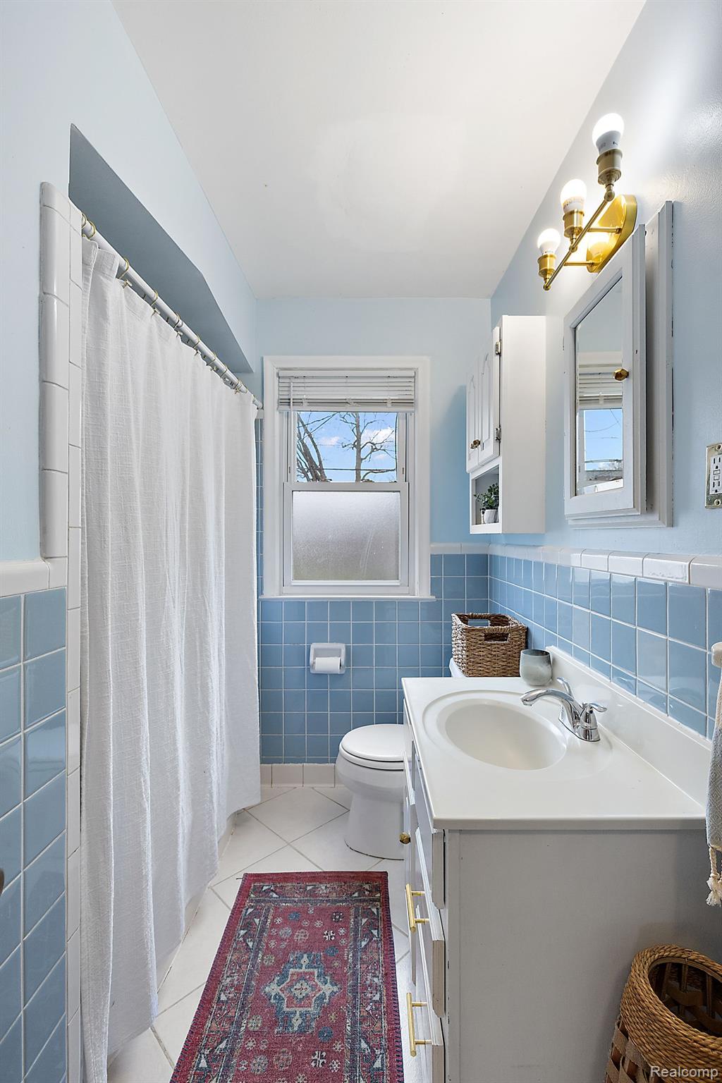 1909 BROCKTON Avenue