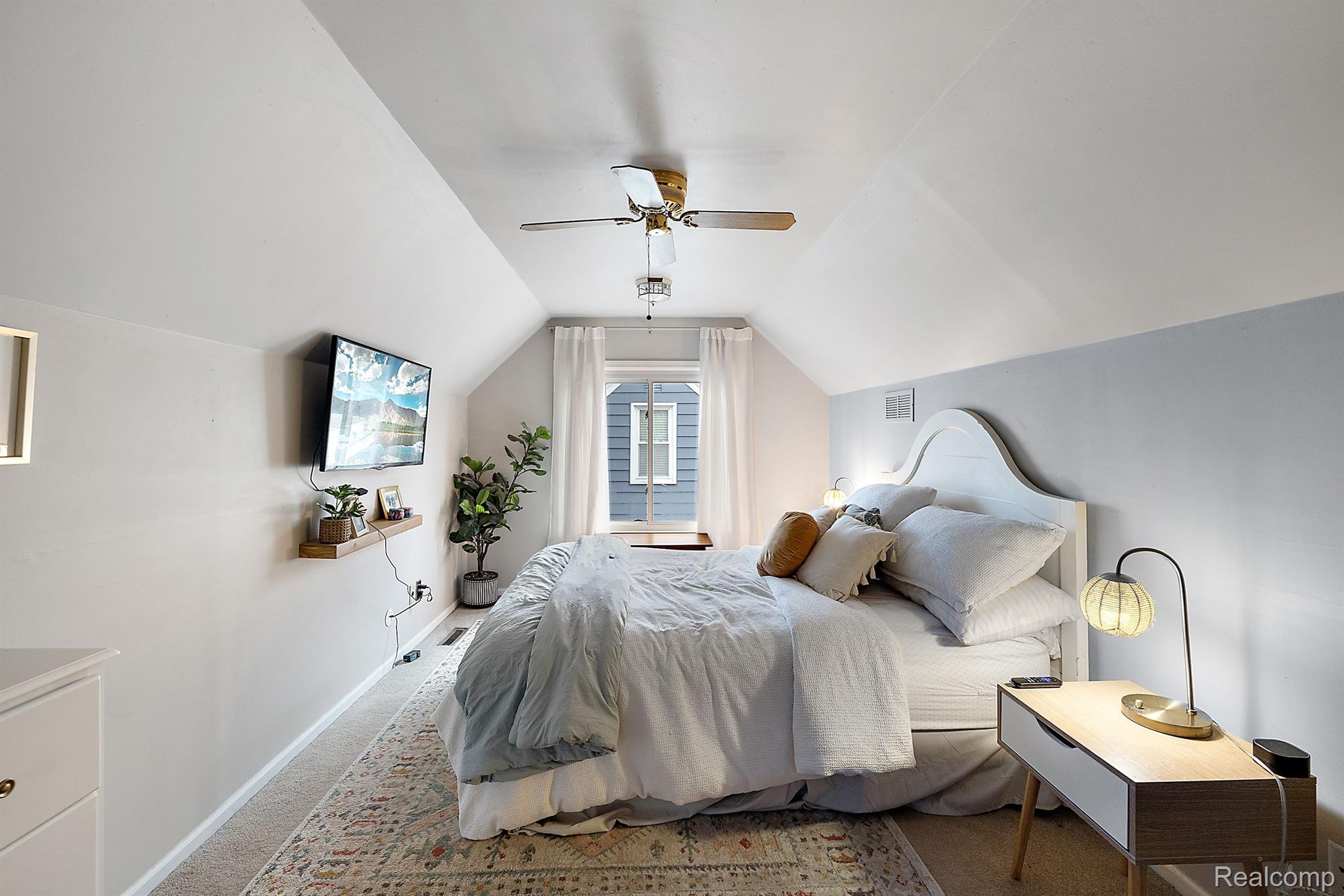 1909 BROCKTON Avenue