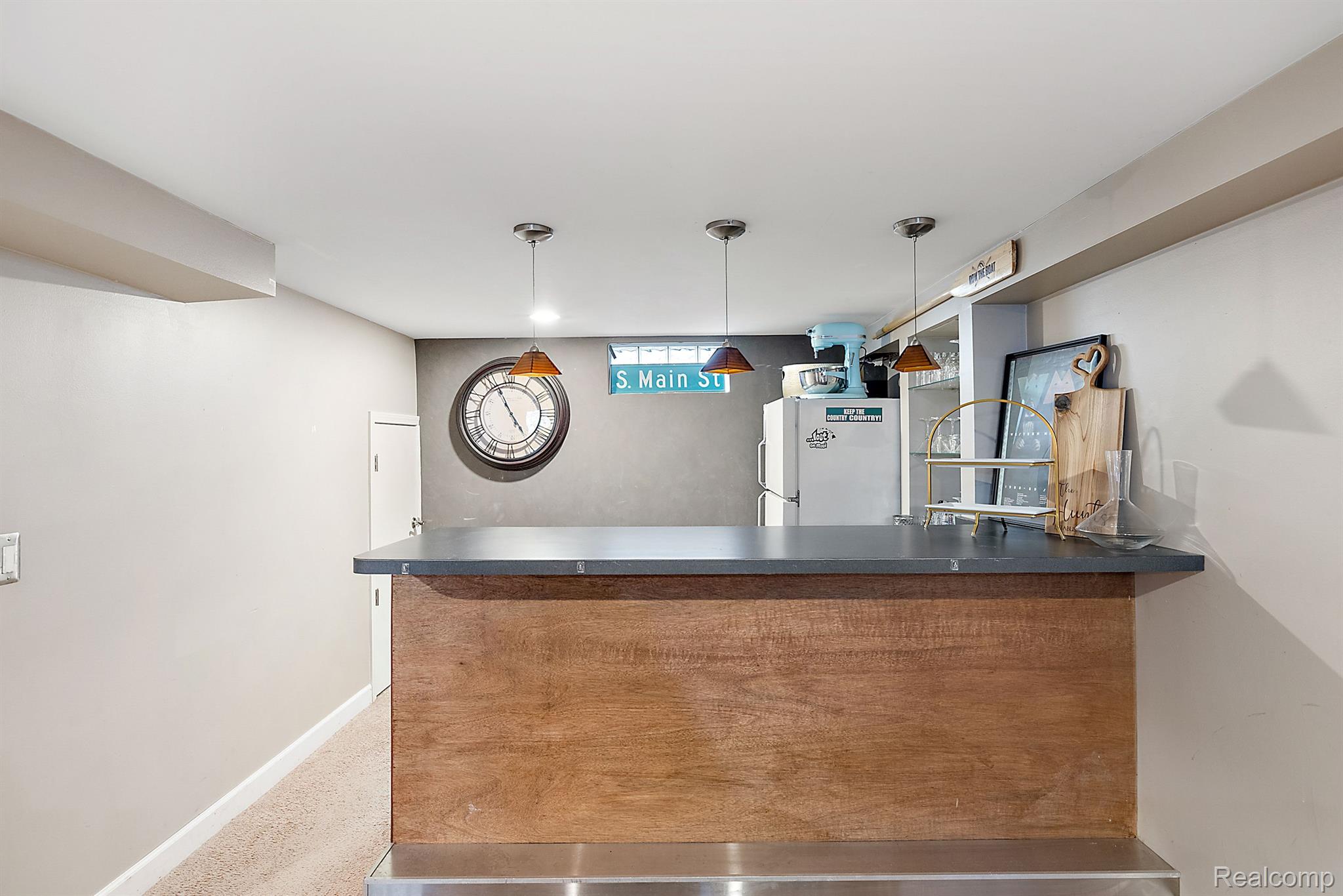 1909 BROCKTON Avenue