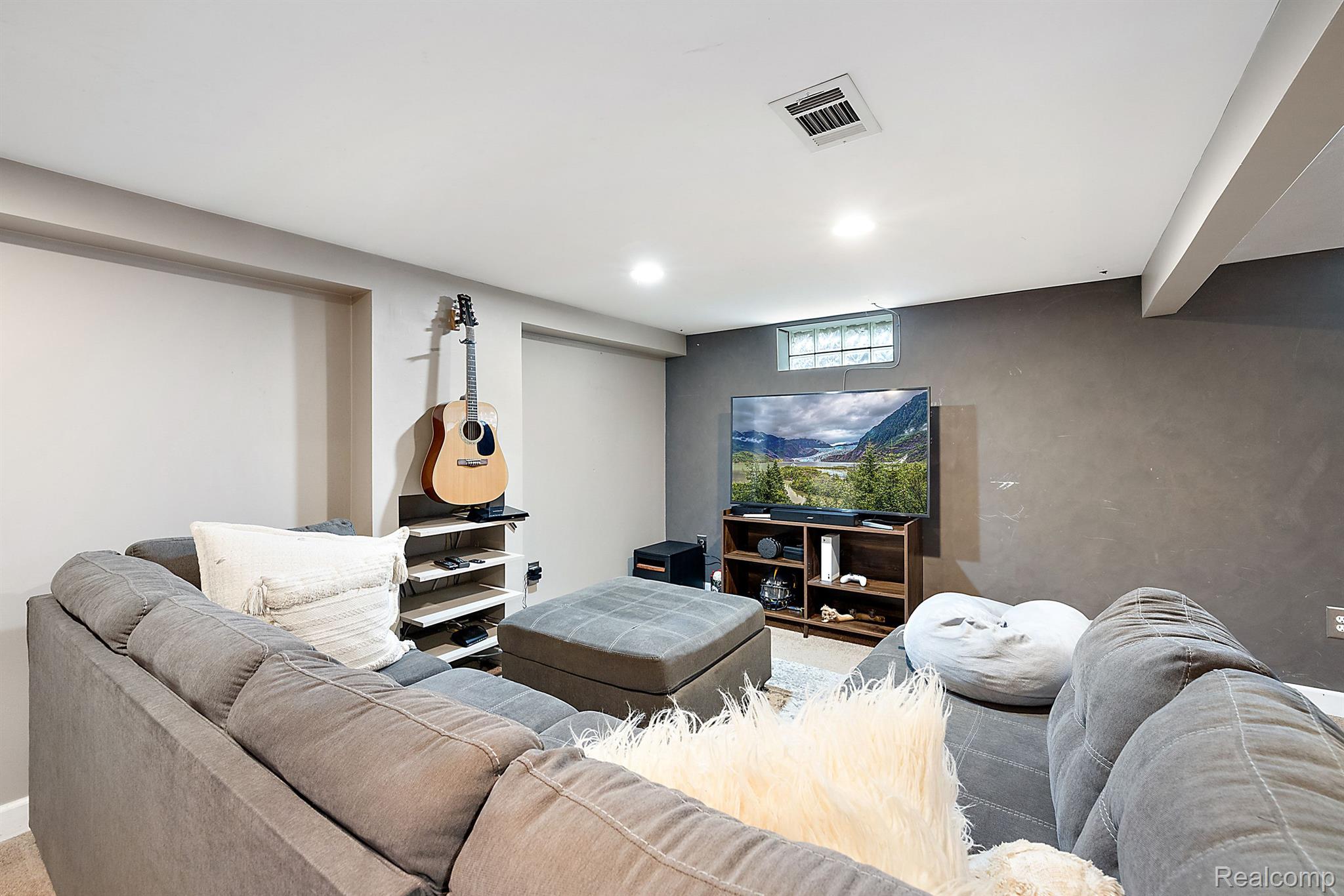 1909 BROCKTON Avenue