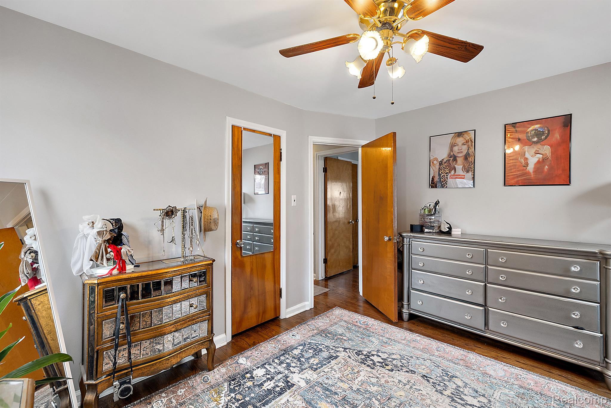 1909 BROCKTON Avenue