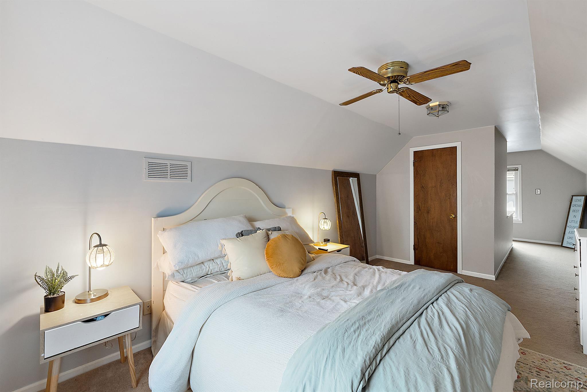 1909 BROCKTON Avenue