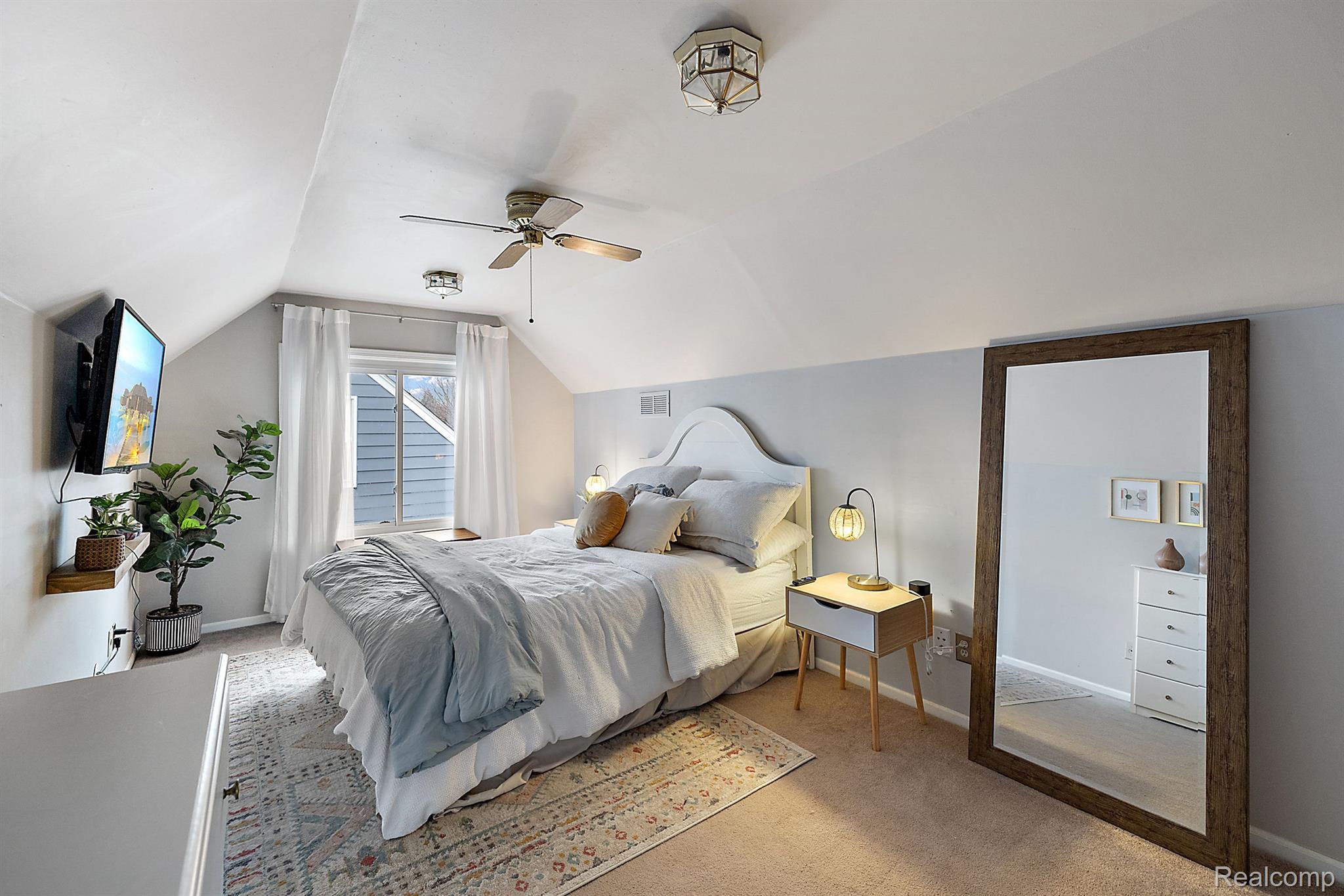 1909 BROCKTON Avenue