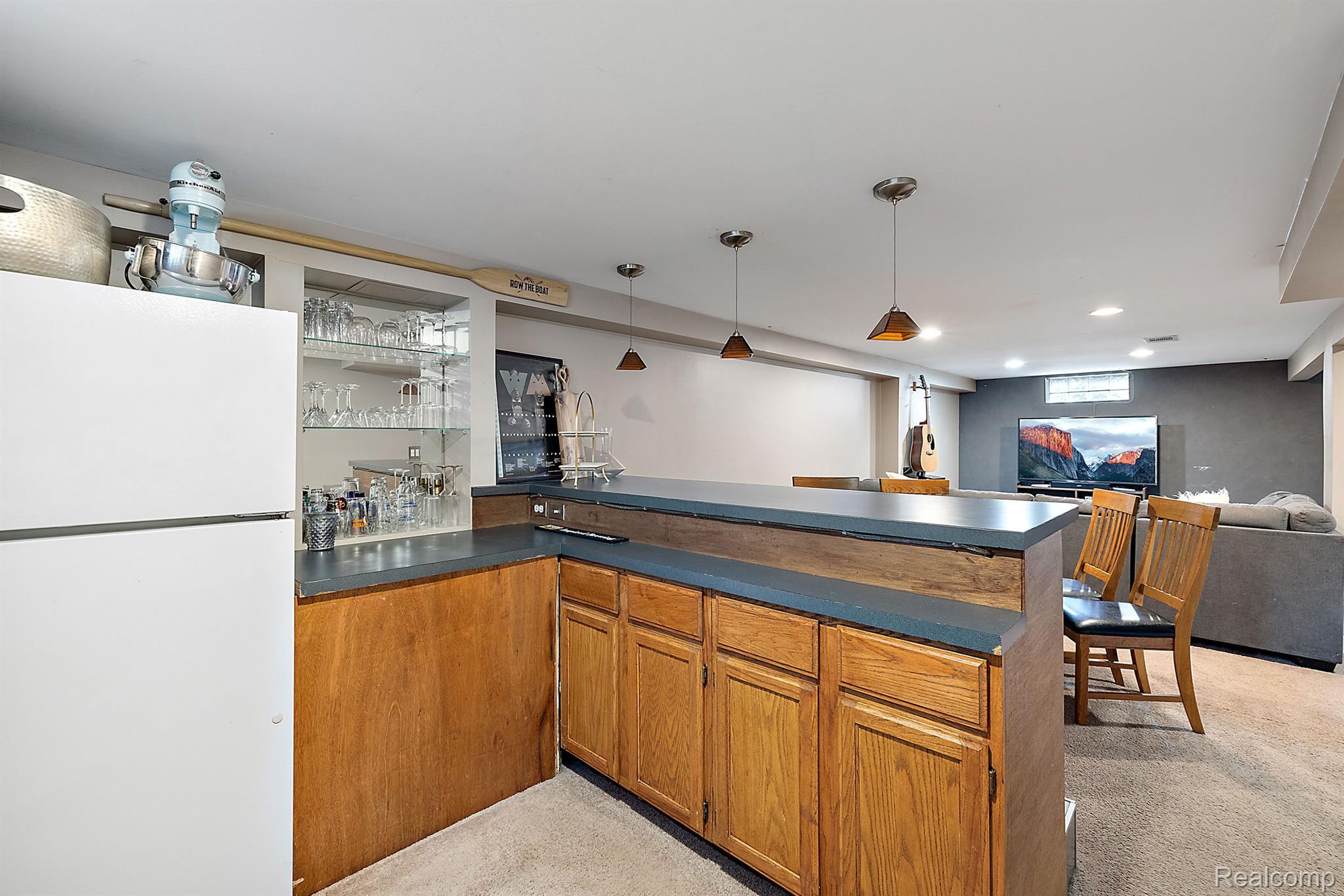 1909 BROCKTON Avenue