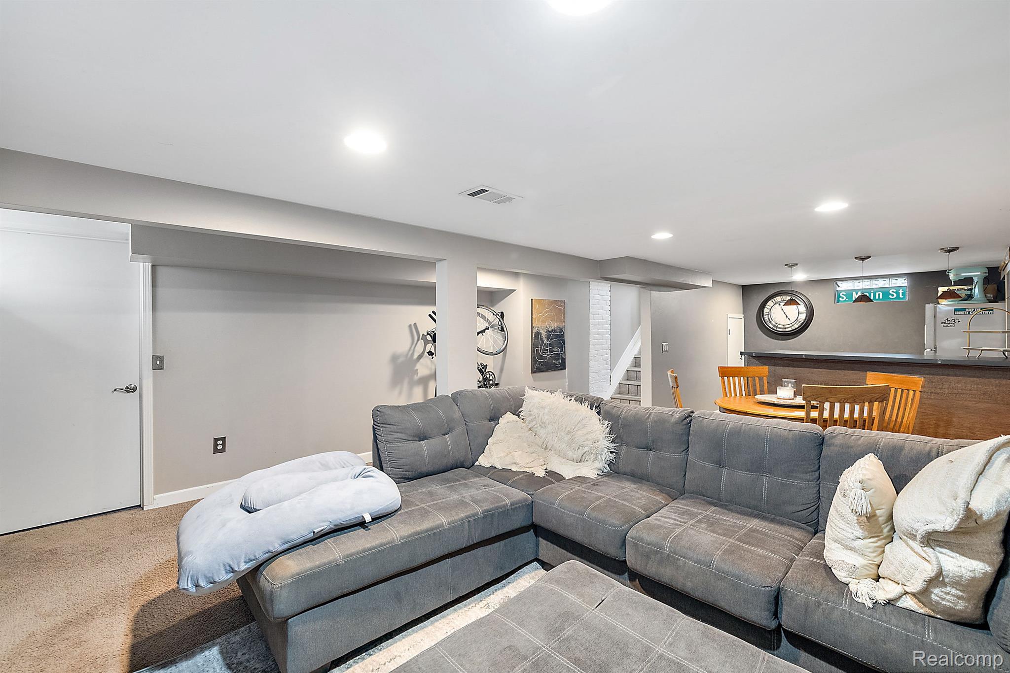 1909 BROCKTON Avenue