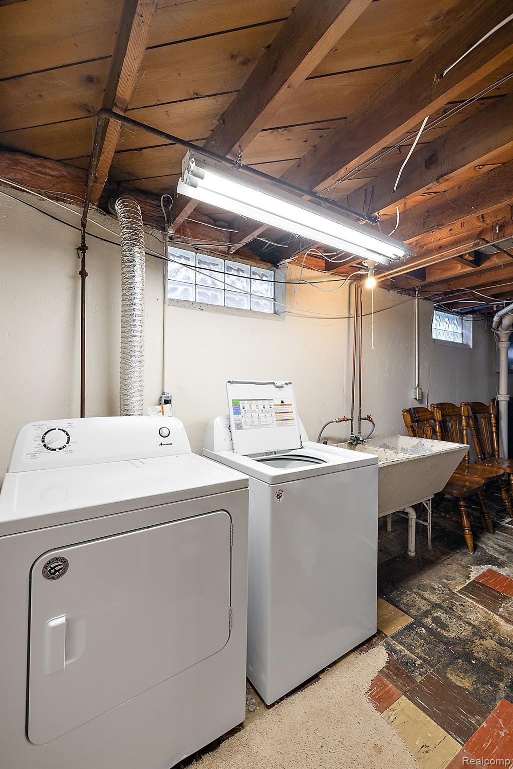 1909 BROCKTON Avenue