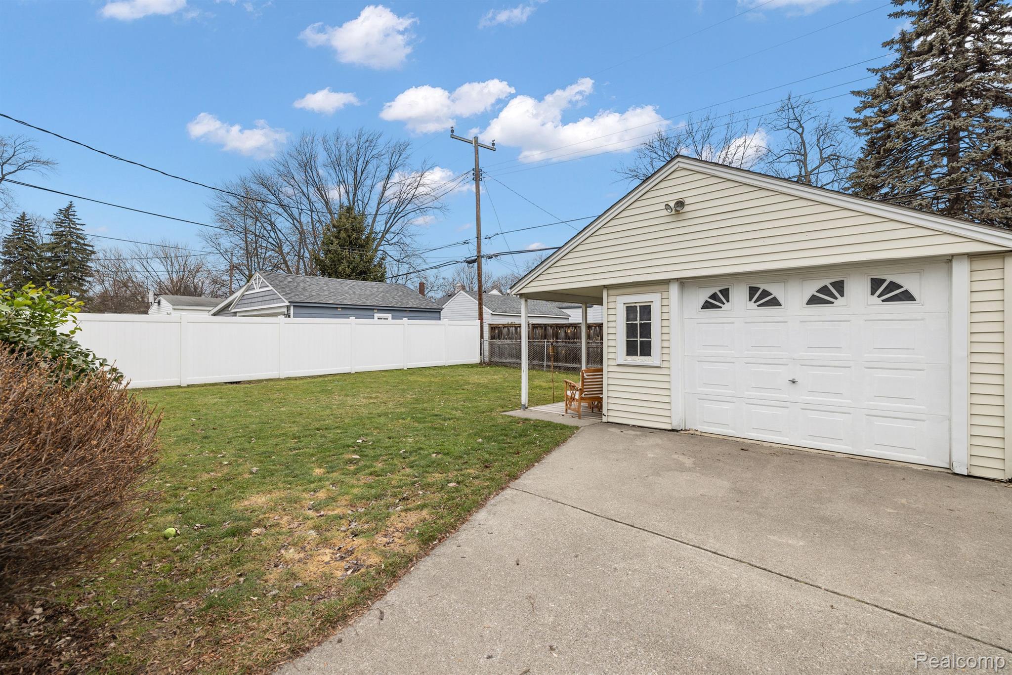 1909 BROCKTON Avenue