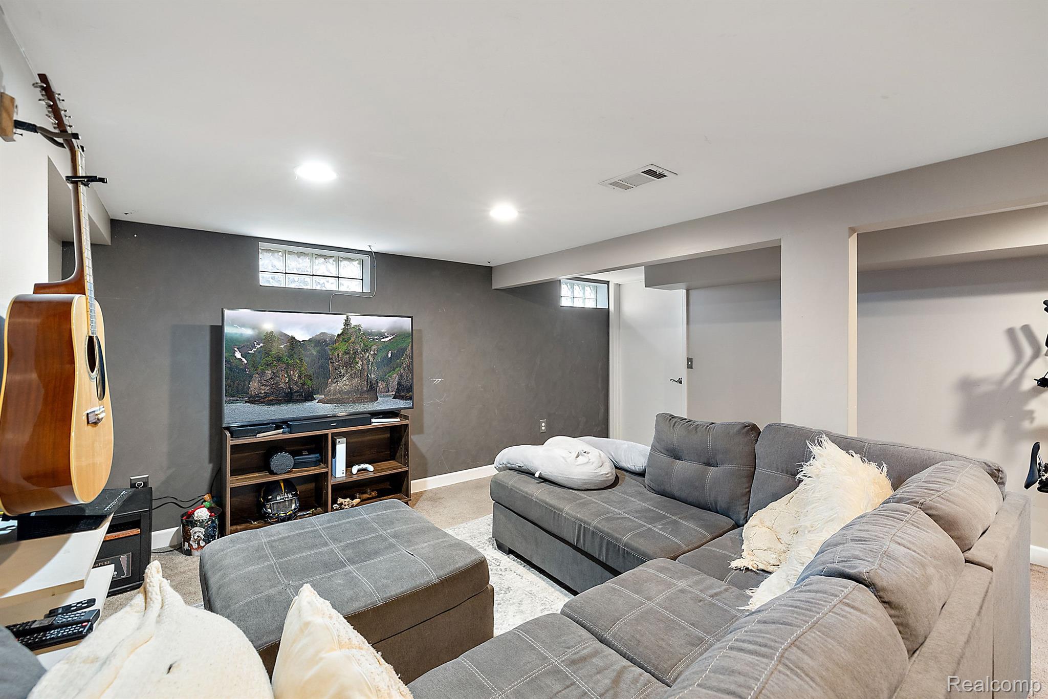 1909 BROCKTON Avenue